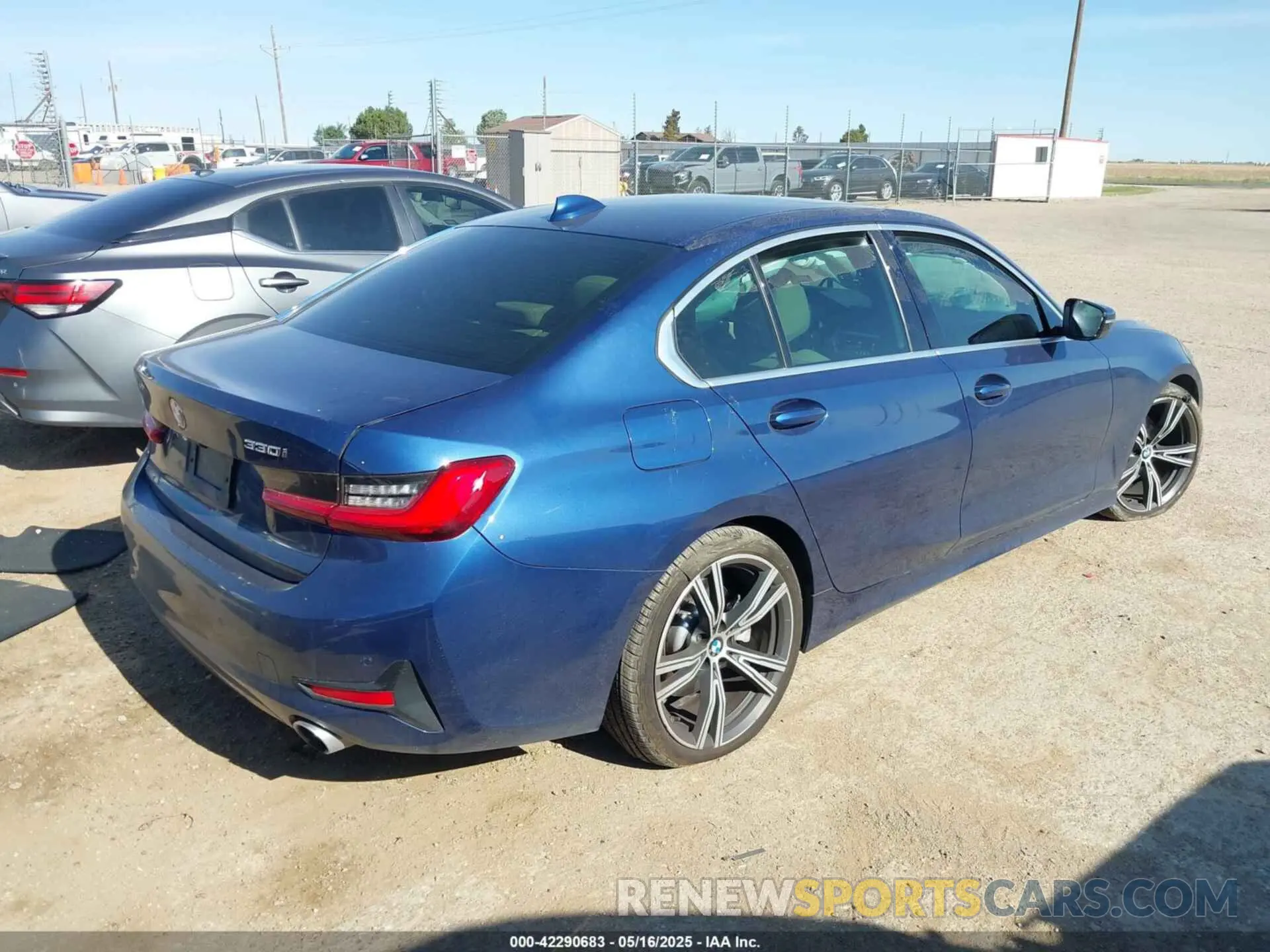 4 Photograph of a damaged car 3MW5R1J03M8B71429 BMW 330I 2021