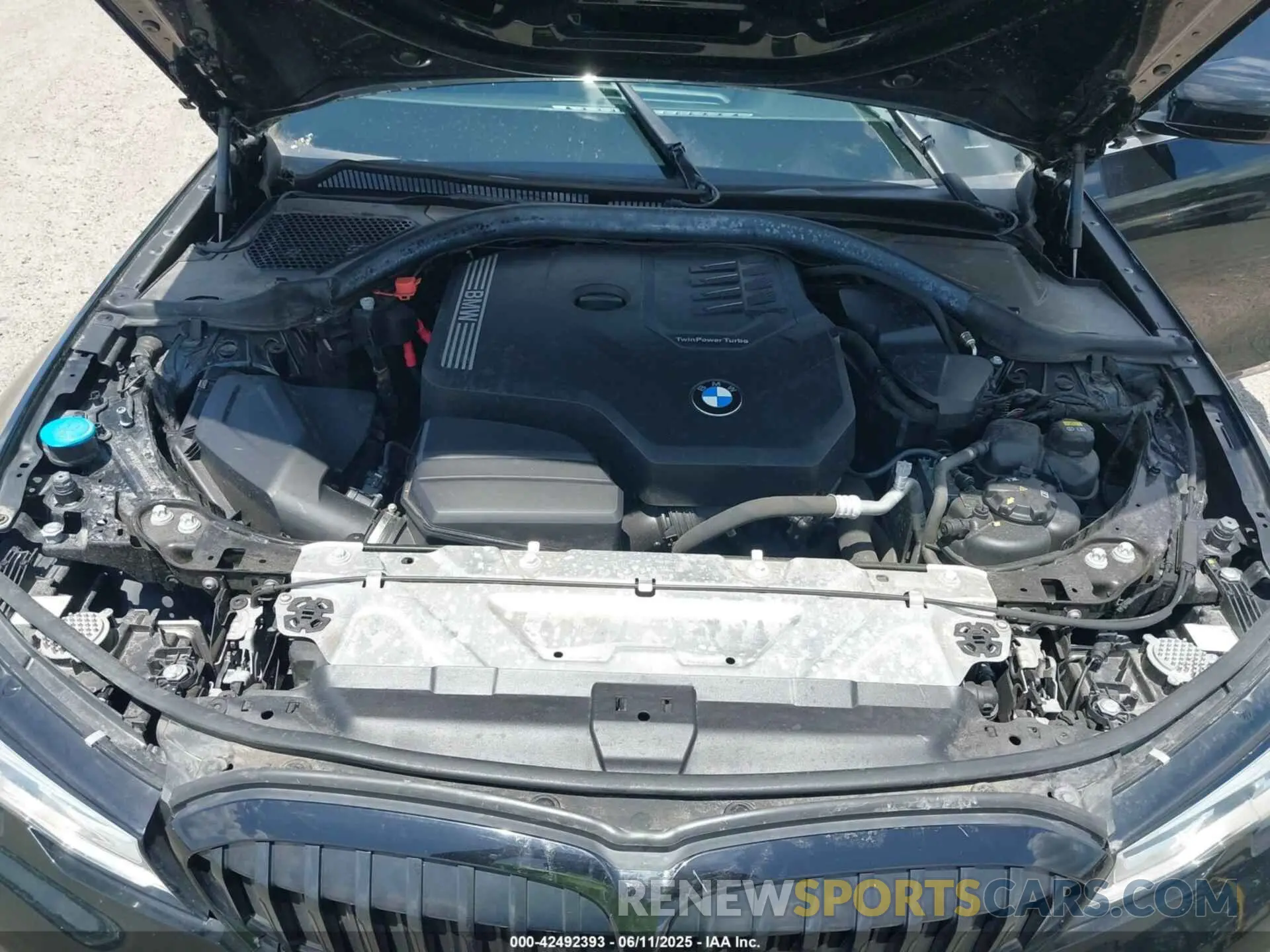 10 Photograph of a damaged car 3MW5R1J04M8B69253 BMW 330I 2021