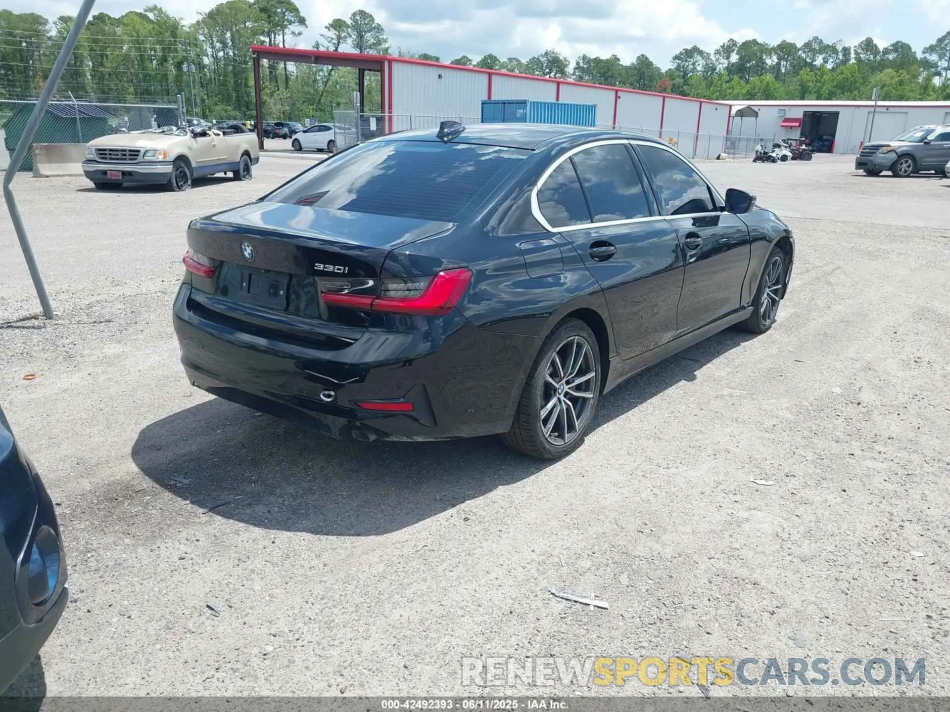 4 Photograph of a damaged car 3MW5R1J04M8B69253 BMW 330I 2021