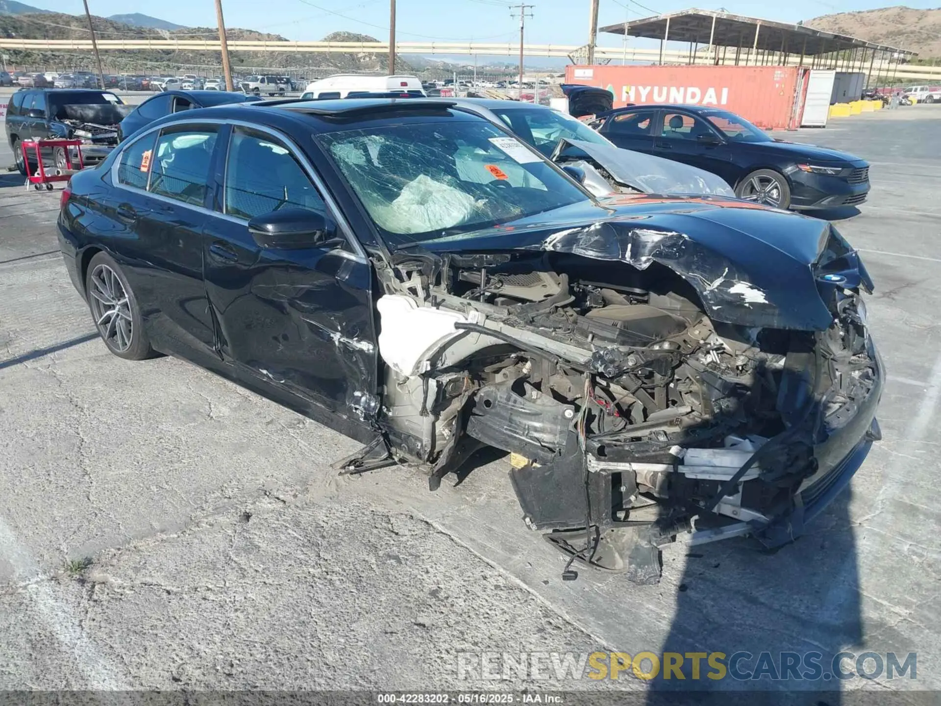 1 Photograph of a damaged car 3MW5R1J05M8B47164 BMW 330I 2021
