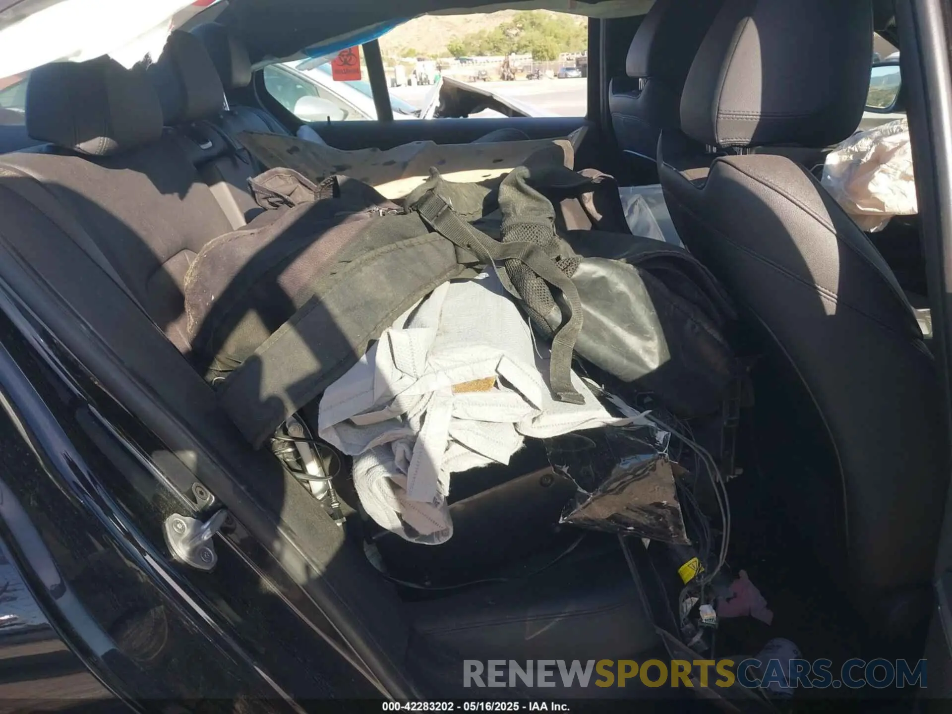 8 Photograph of a damaged car 3MW5R1J05M8B47164 BMW 330I 2021