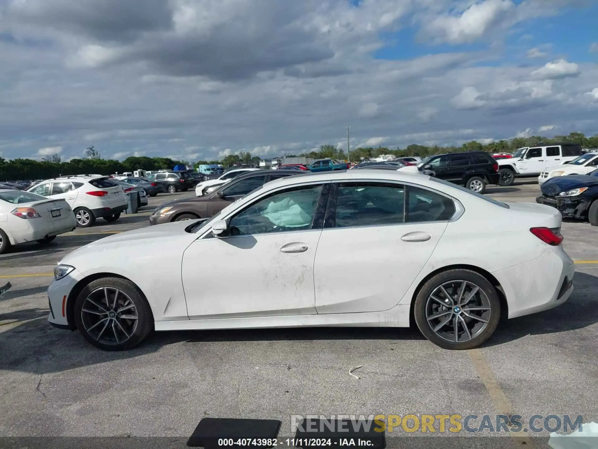 14 Photograph of a damaged car 3MW5R1J05M8B47696 BMW 330I 2021