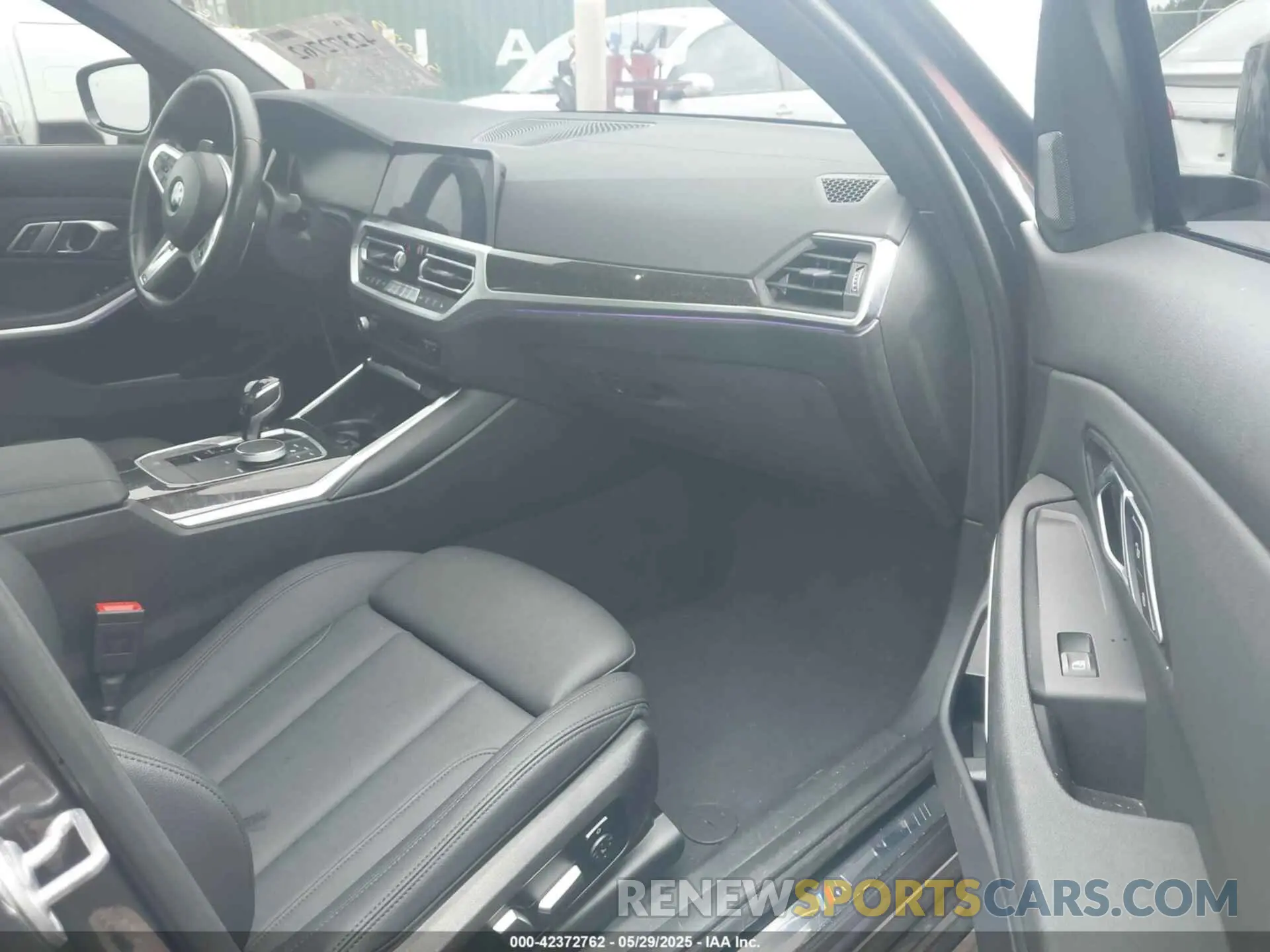 5 Photograph of a damaged car 3MW5R1J05M8B79581 BMW 330I 2021