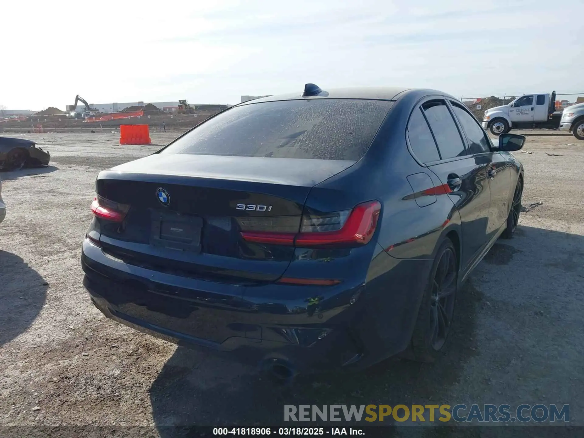 4 Photograph of a damaged car 3MW5R1J05M8B84800 BMW 330I 2021