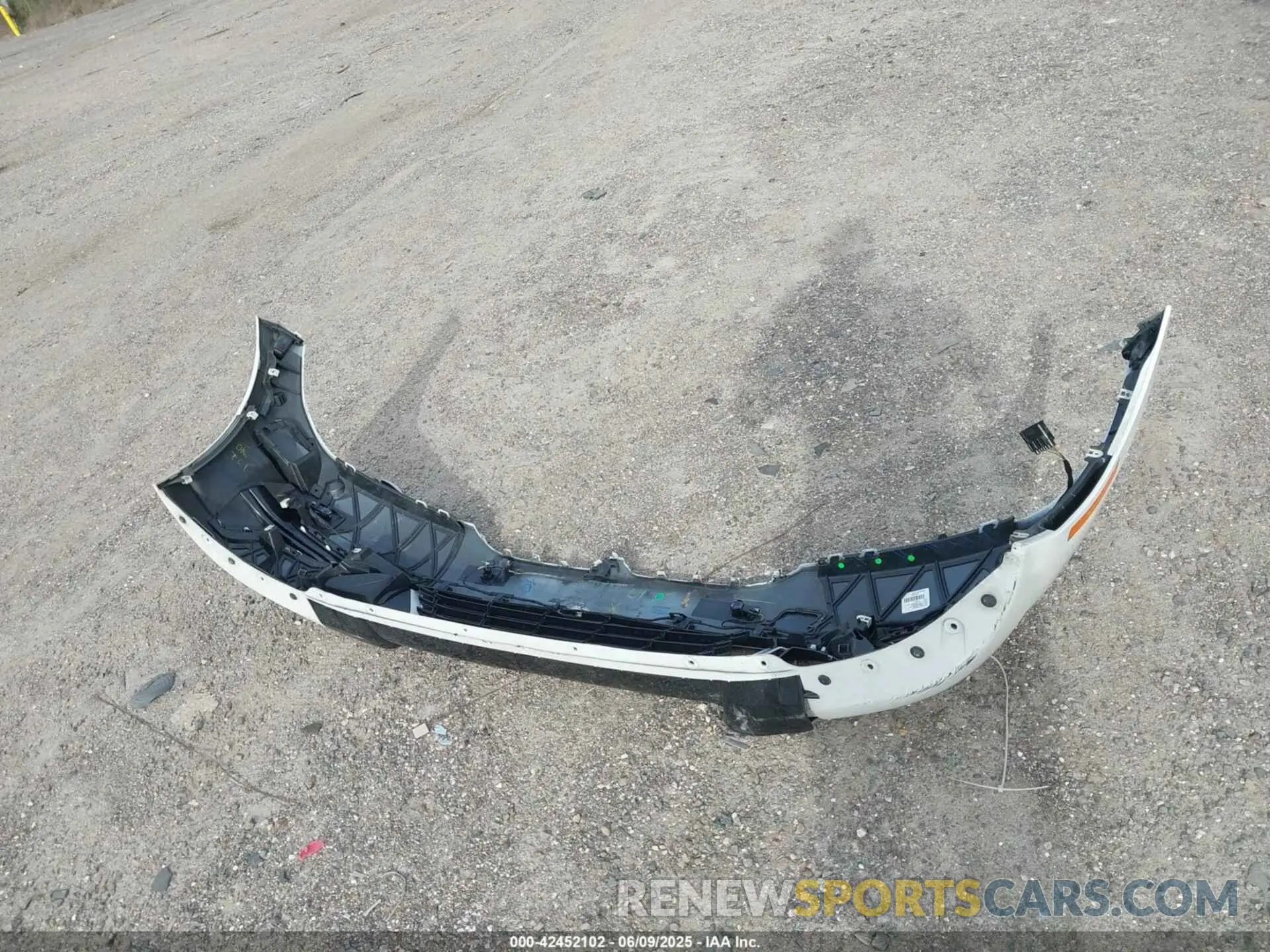 12 Photograph of a damaged car 3MW5R1J06M8B53040 BMW 330I 2021
