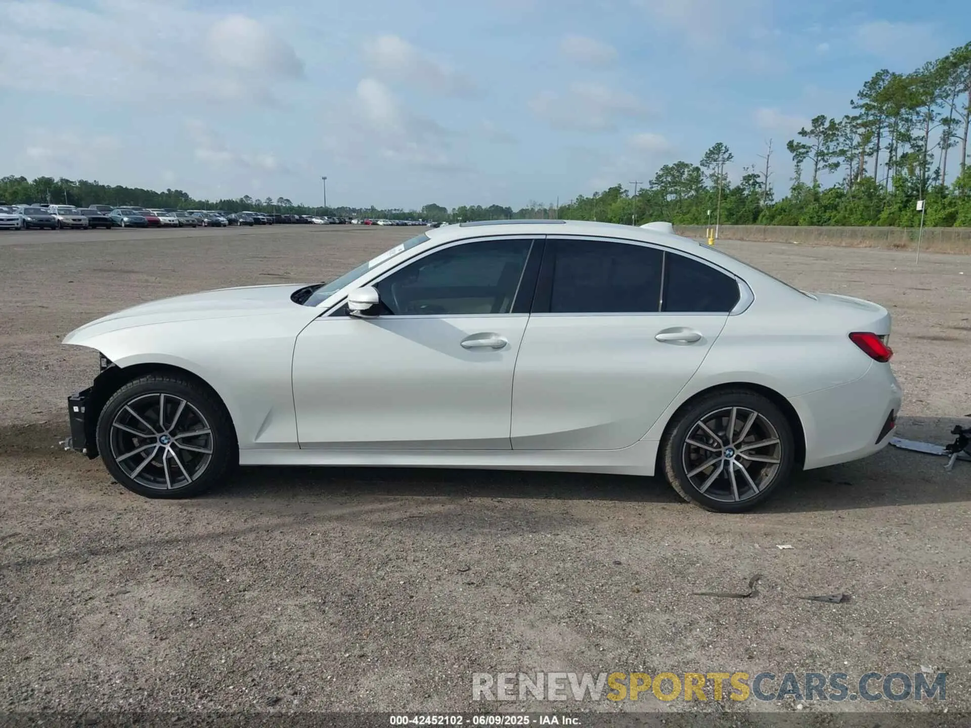 15 Photograph of a damaged car 3MW5R1J06M8B53040 BMW 330I 2021