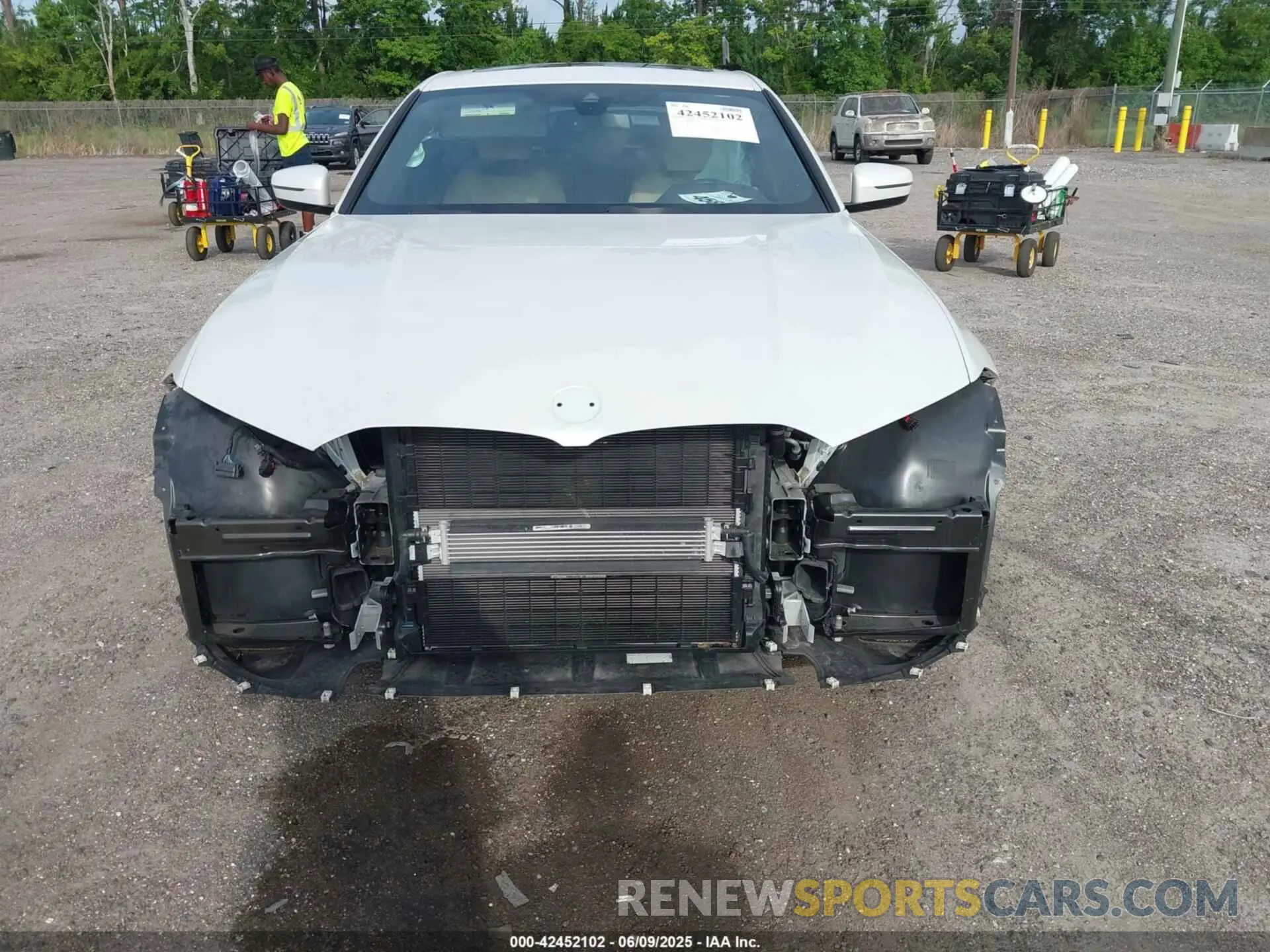 6 Photograph of a damaged car 3MW5R1J06M8B53040 BMW 330I 2021