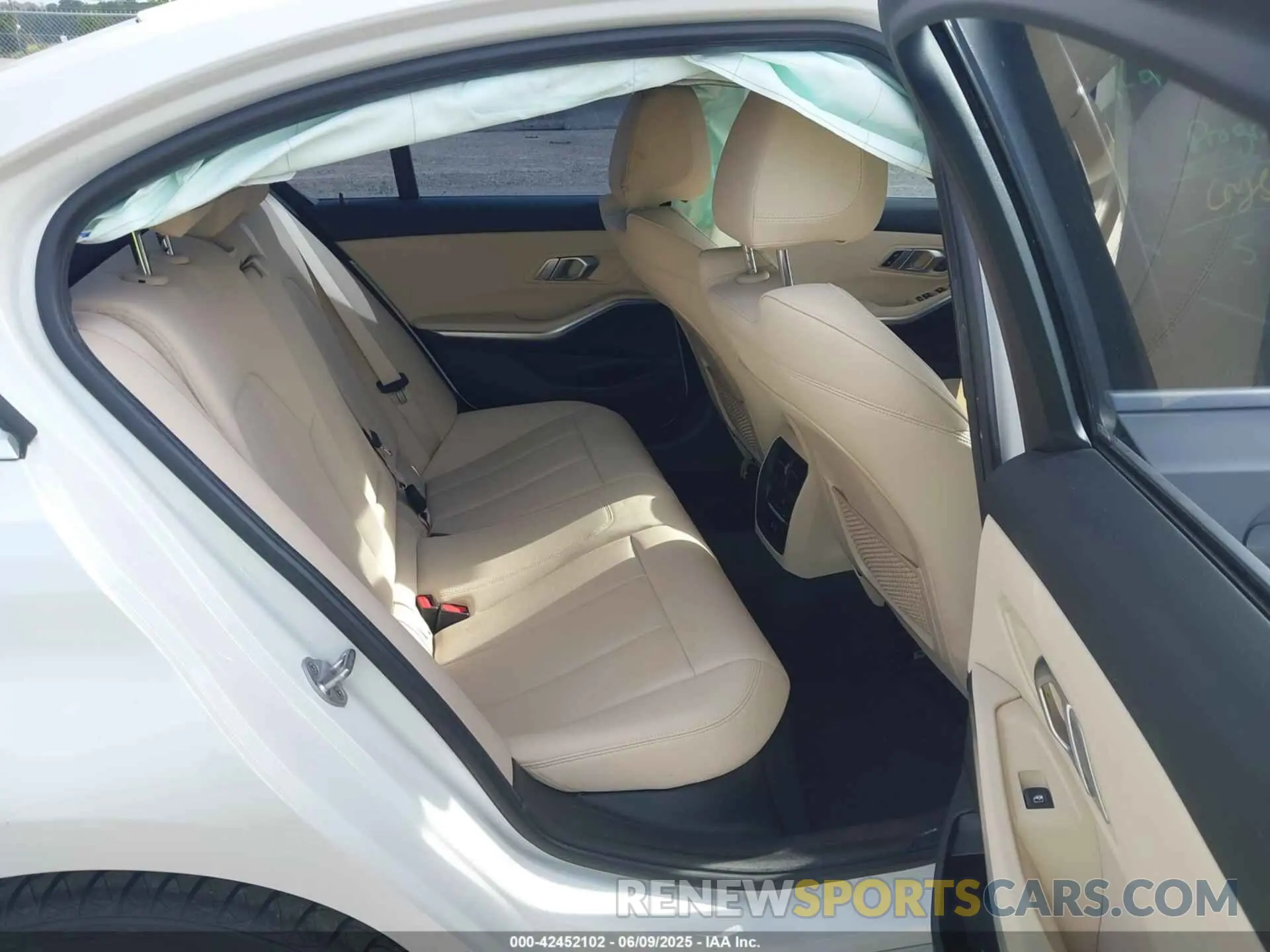 8 Photograph of a damaged car 3MW5R1J06M8B53040 BMW 330I 2021