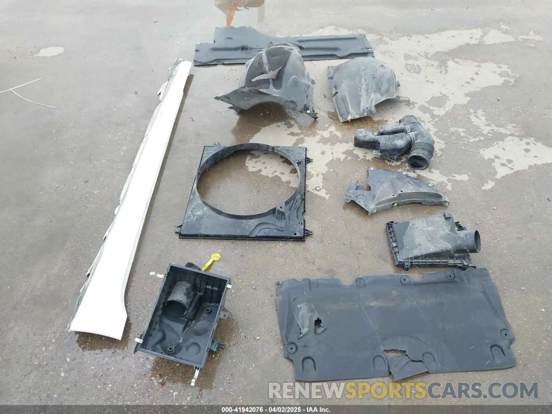 12 Photograph of a damaged car 3MW5R1J06M8B90668 BMW 330I 2021