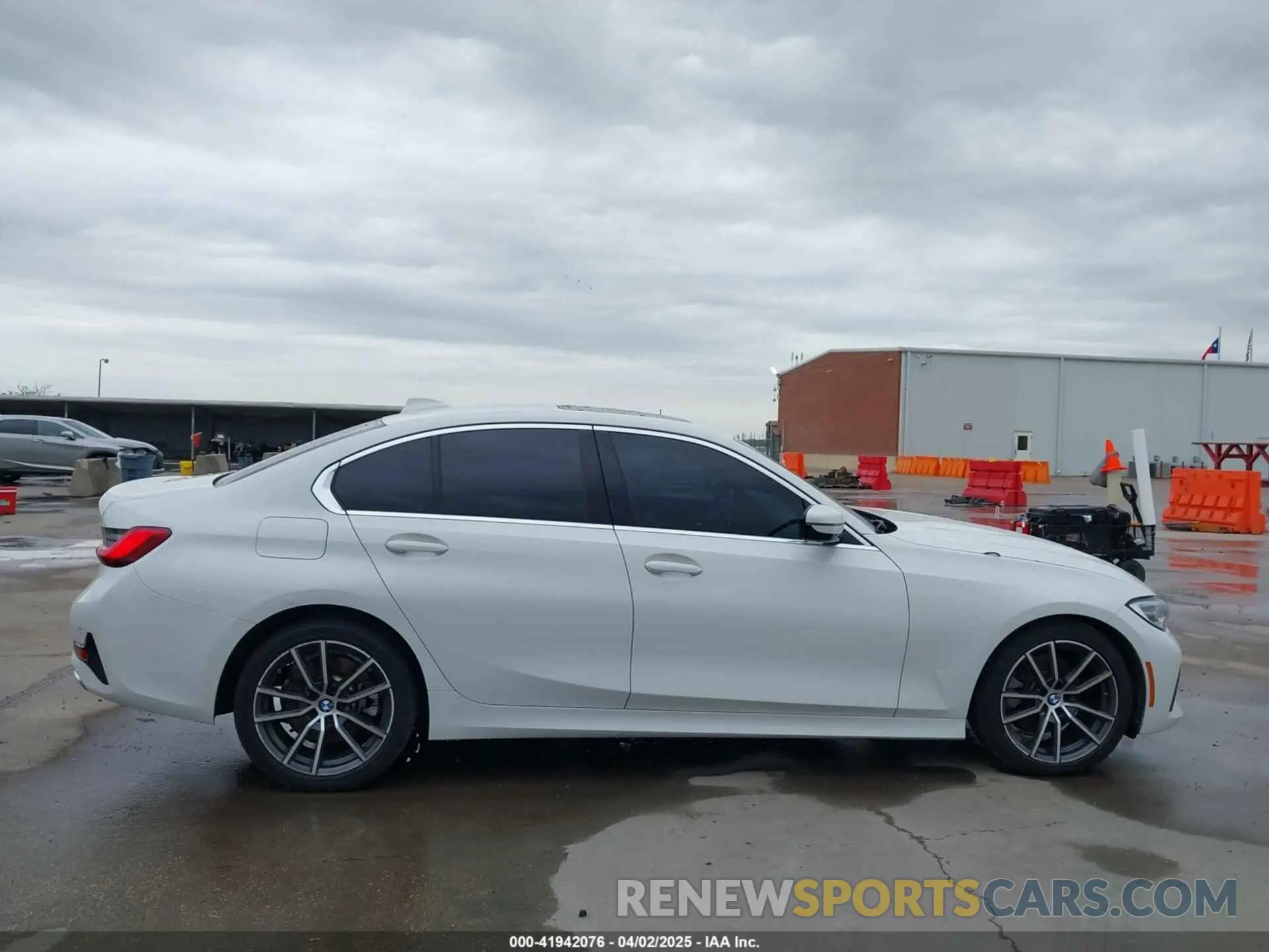 14 Photograph of a damaged car 3MW5R1J06M8B90668 BMW 330I 2021