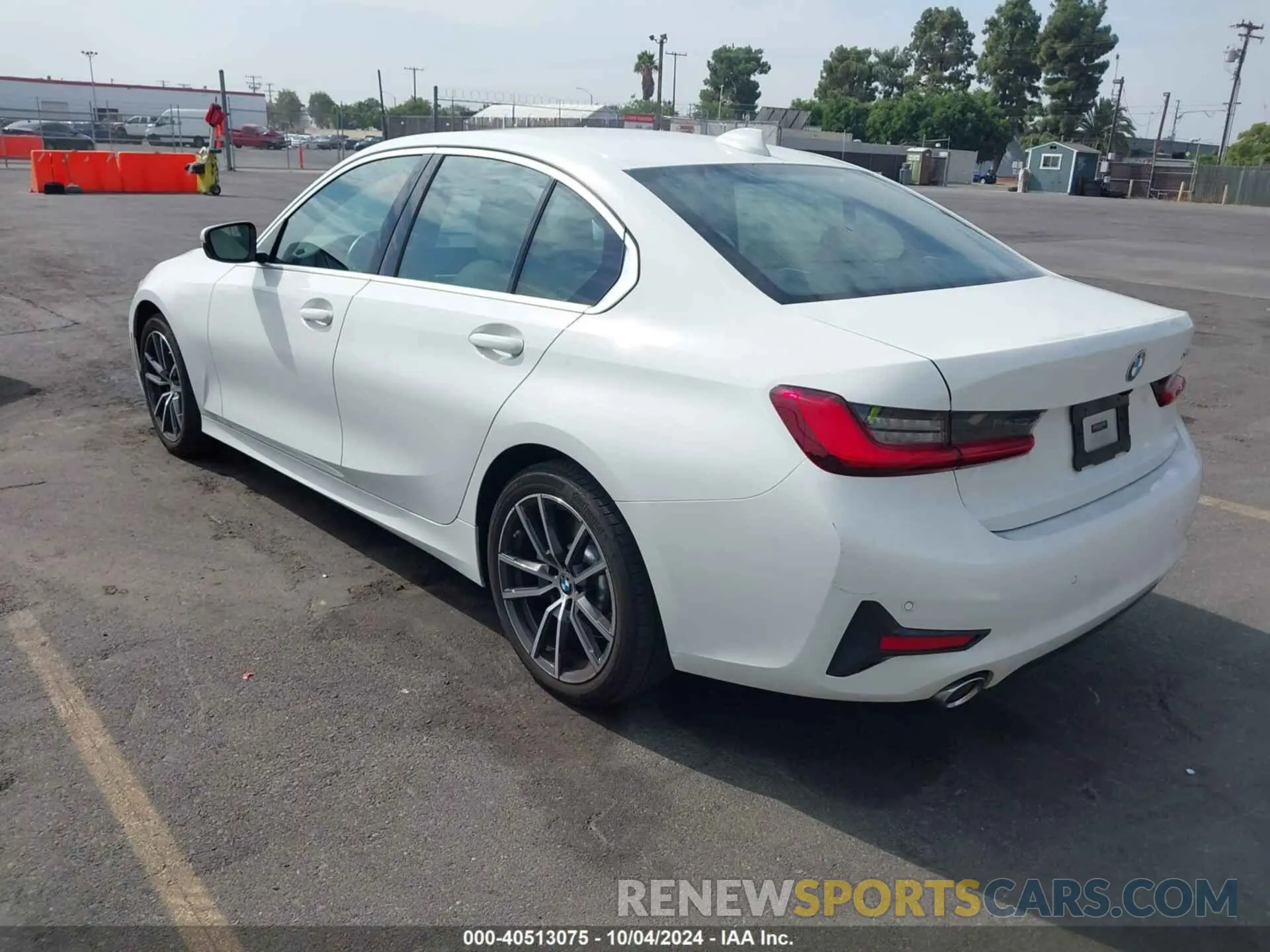 3 Photograph of a damaged car 3MW5R1J07M8B67075 BMW 330I 2021