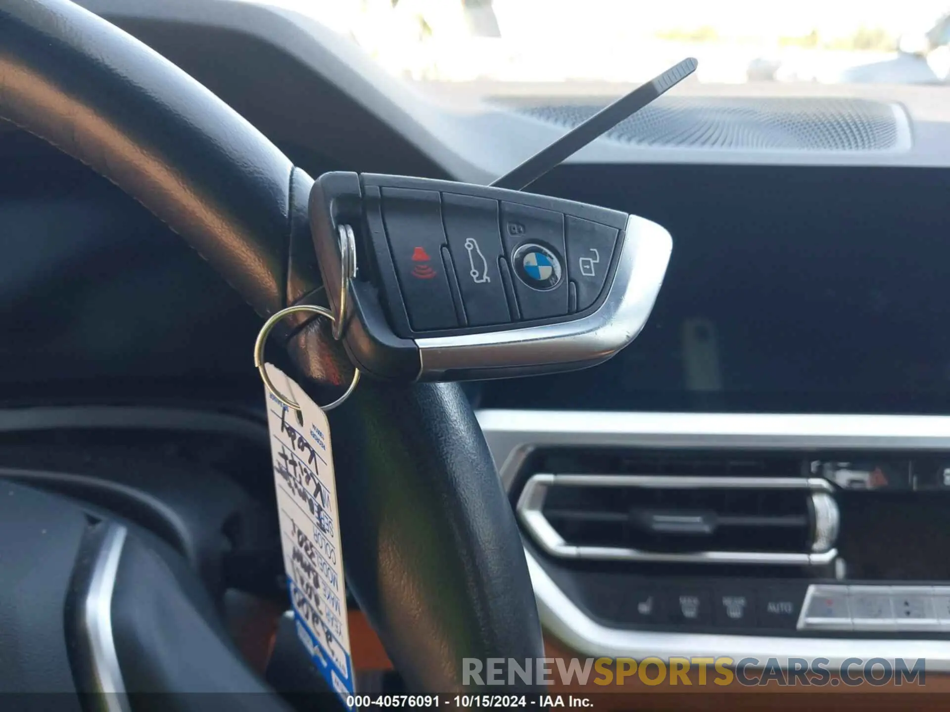 11 Photograph of a damaged car 3MW5R1J07M8B80117 BMW 330I 2021