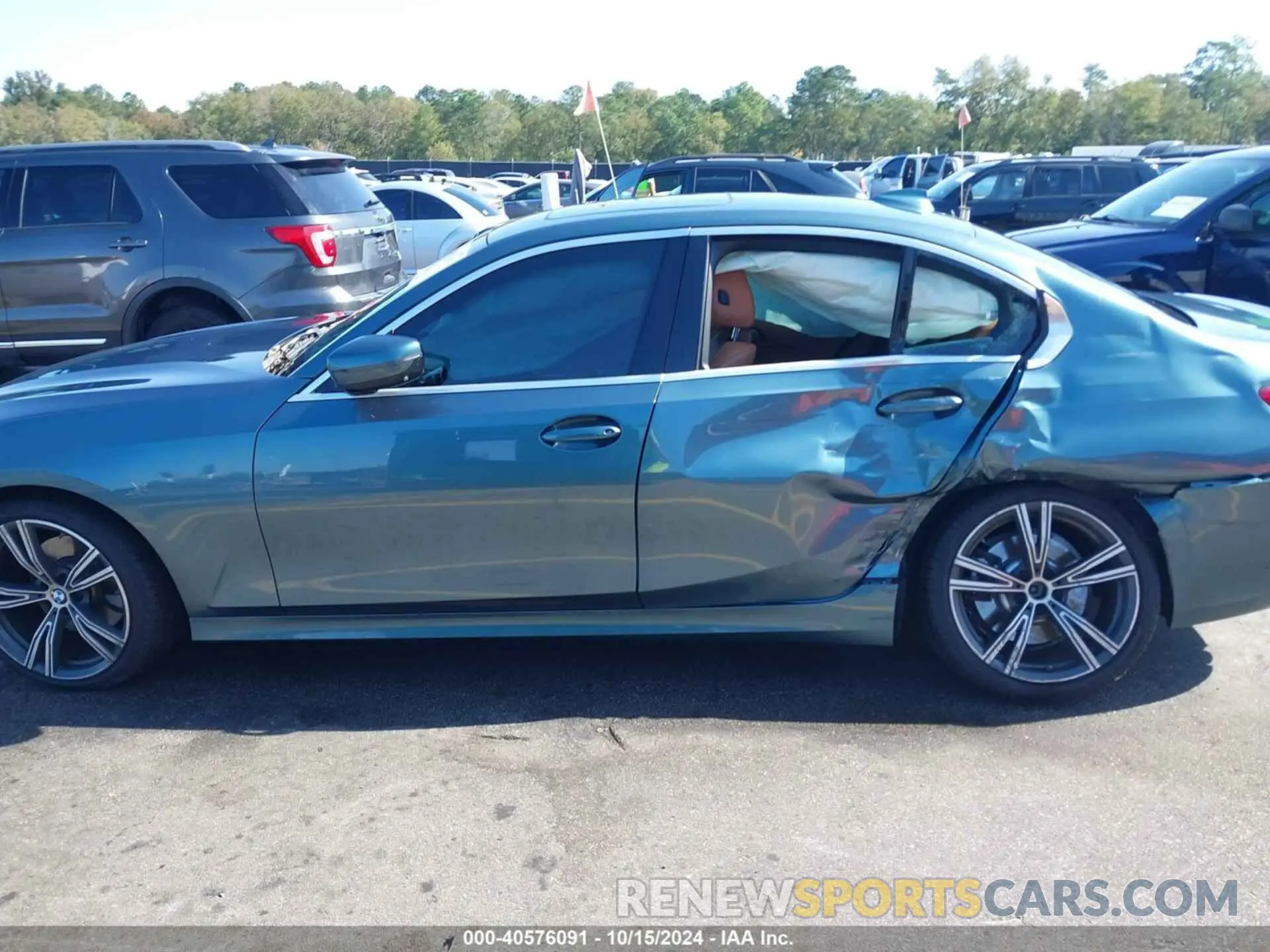 14 Photograph of a damaged car 3MW5R1J07M8B80117 BMW 330I 2021