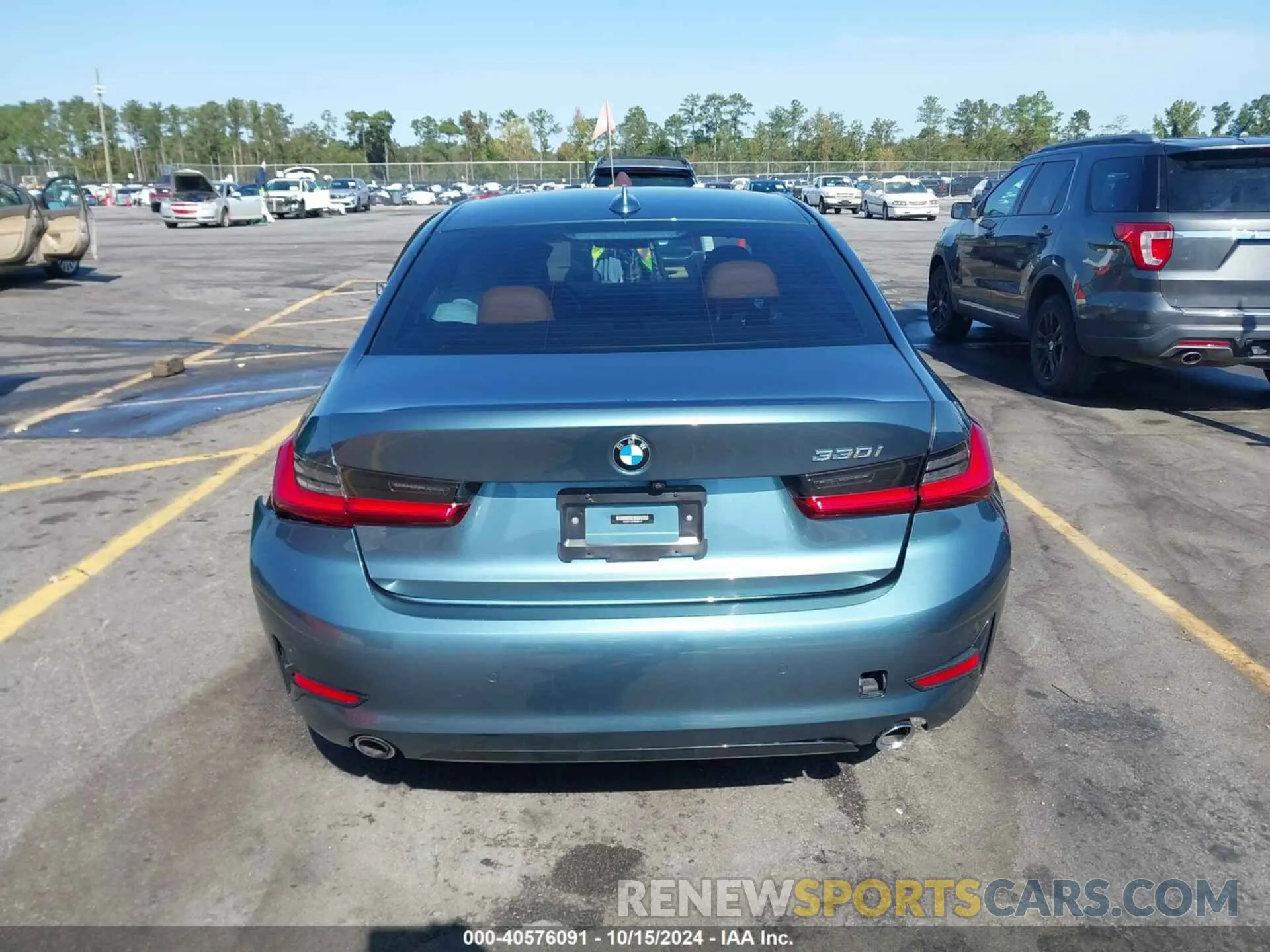 16 Photograph of a damaged car 3MW5R1J07M8B80117 BMW 330I 2021