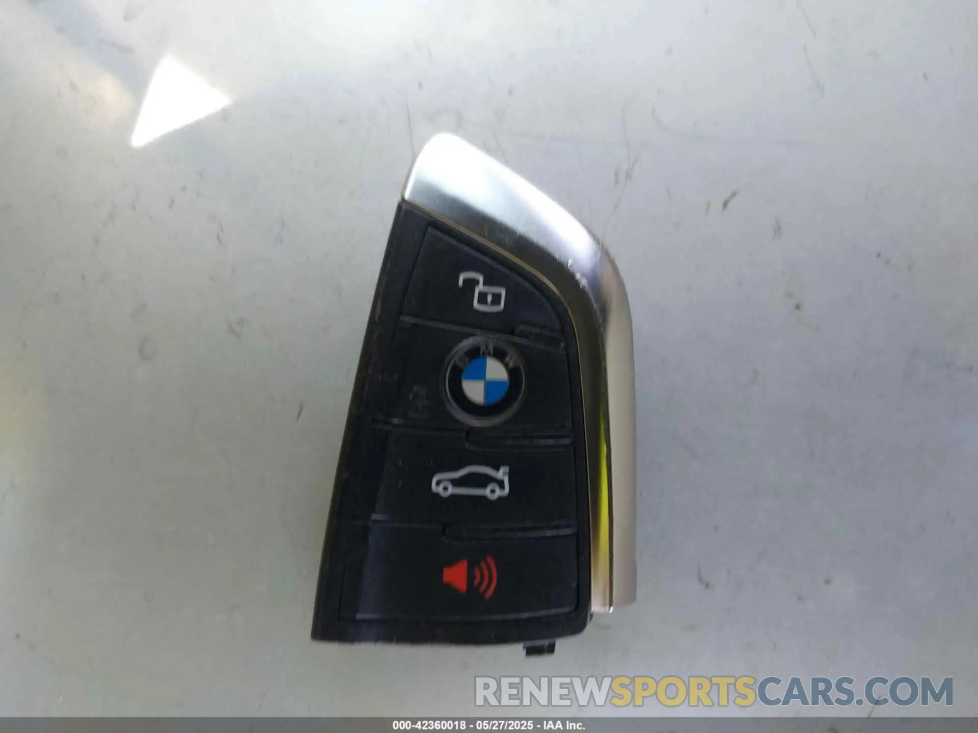 11 Photograph of a damaged car 3MW5R1J07M8B97158 BMW 330I 2021