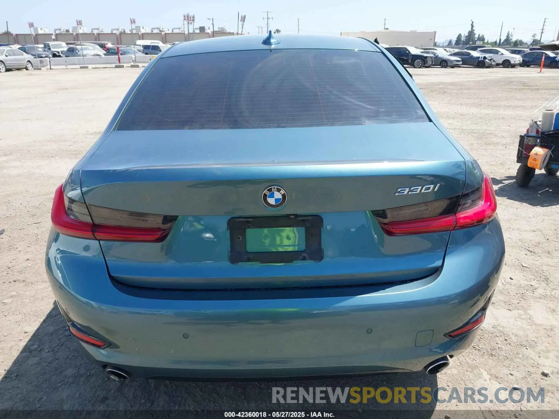 16 Photograph of a damaged car 3MW5R1J07M8B97158 BMW 330I 2021