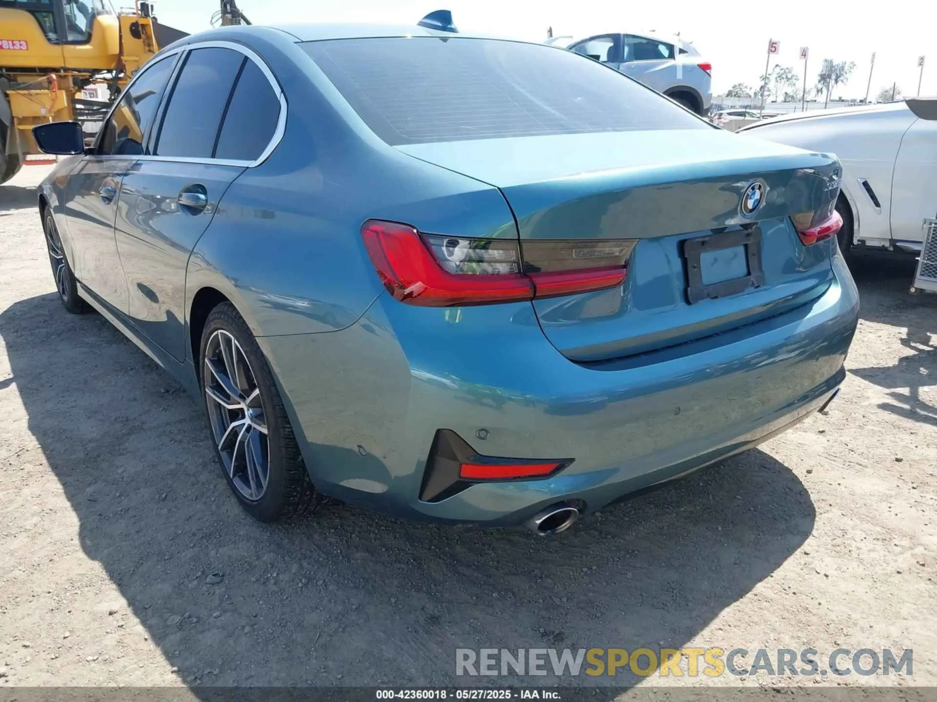 3 Photograph of a damaged car 3MW5R1J07M8B97158 BMW 330I 2021