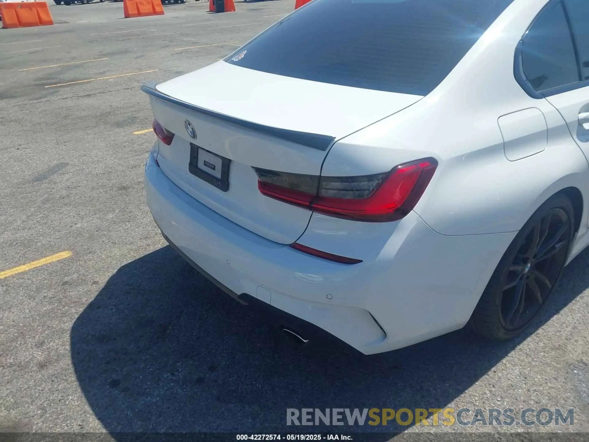 4 Photograph of a damaged car 3MW5R1J07M8C10703 BMW 330I 2021