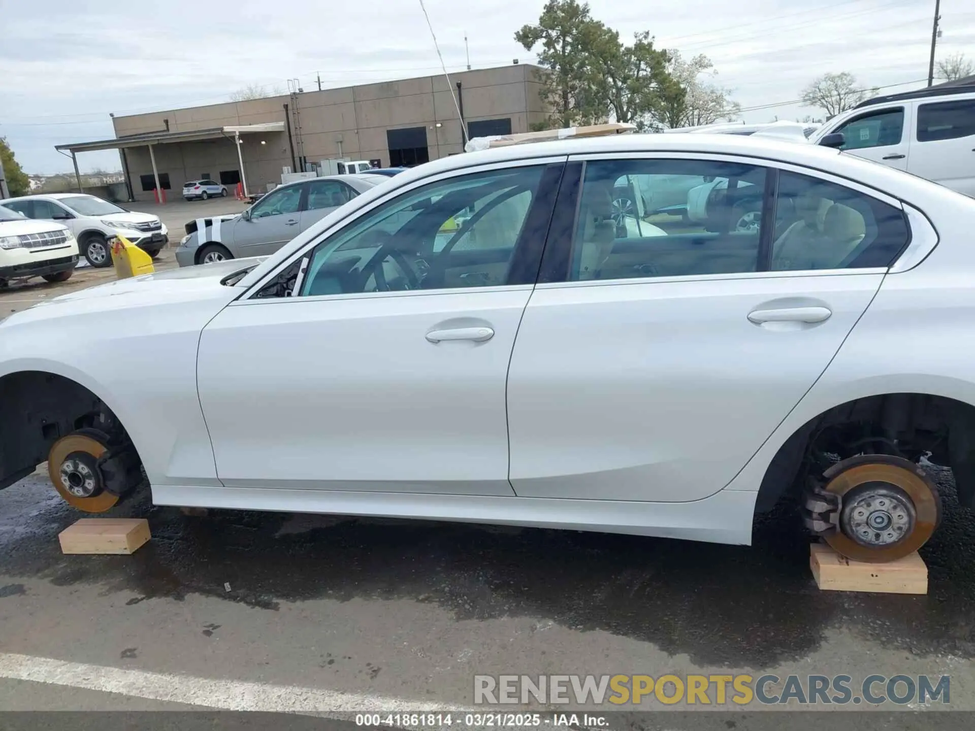 14 Photograph of a damaged car 3MW5R1J08M8C07261 BMW 330I 2021