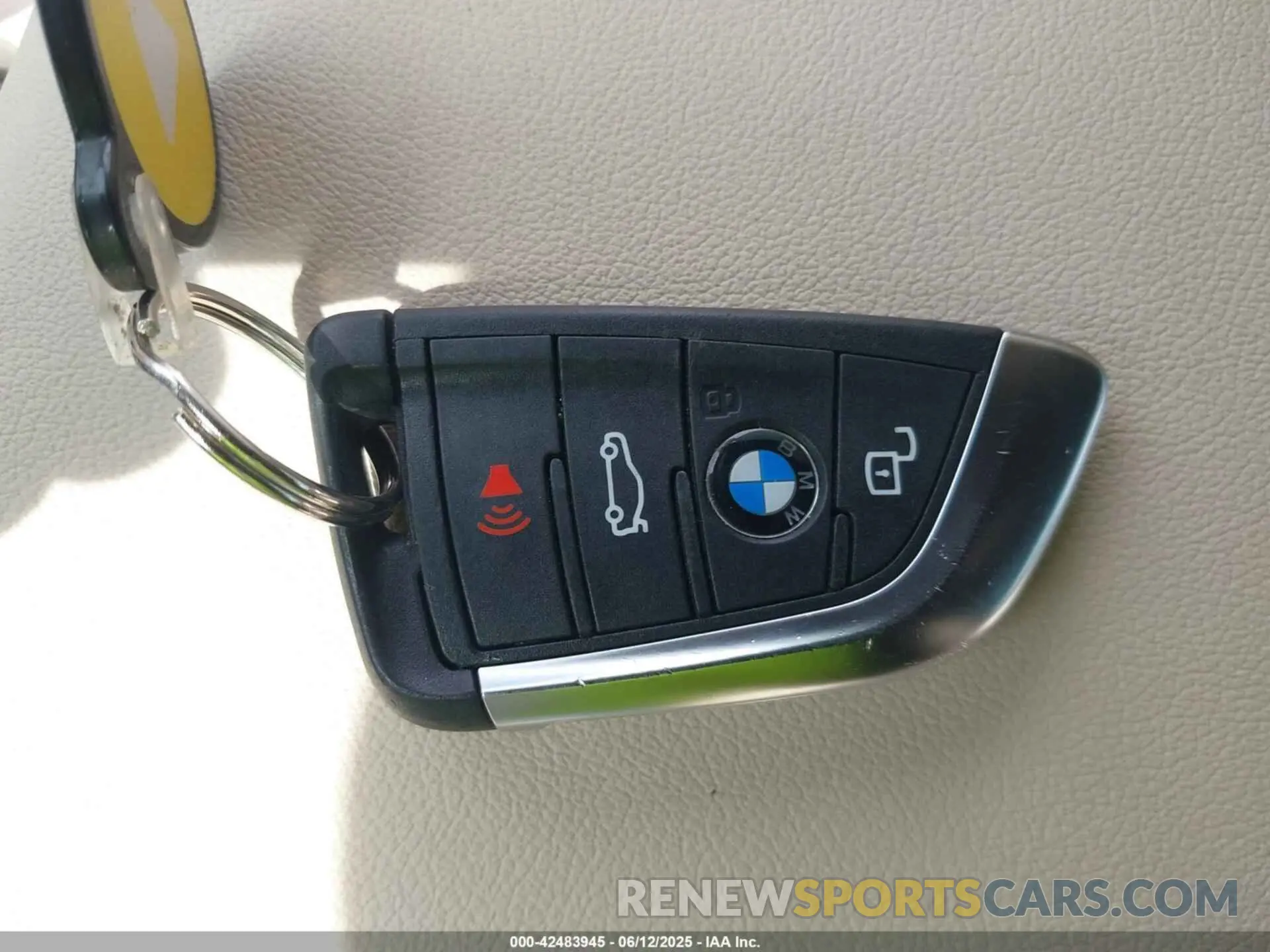 11 Photograph of a damaged car 3MW5R1J09M8C08399 BMW 330I 2021