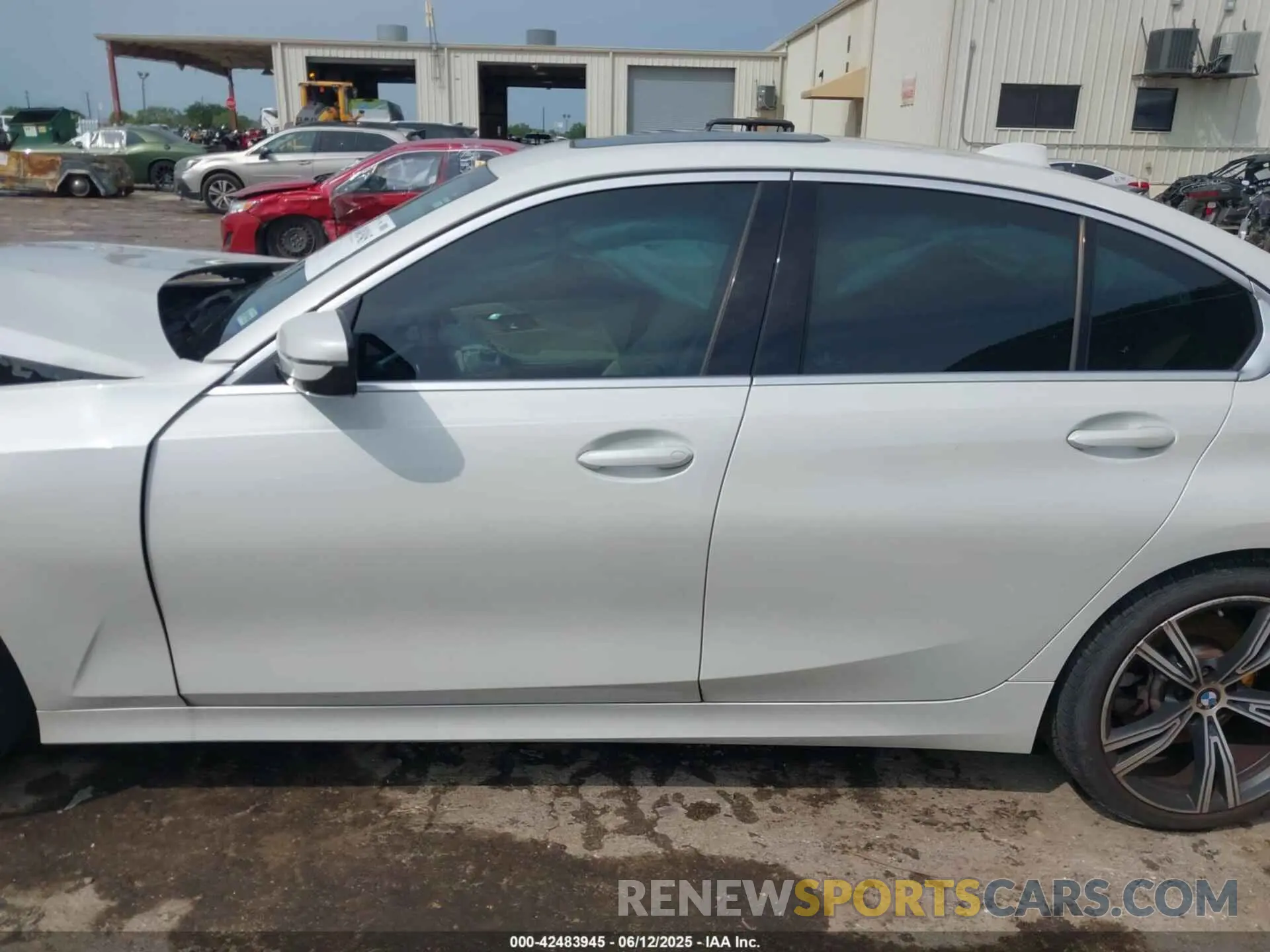 14 Photograph of a damaged car 3MW5R1J09M8C08399 BMW 330I 2021