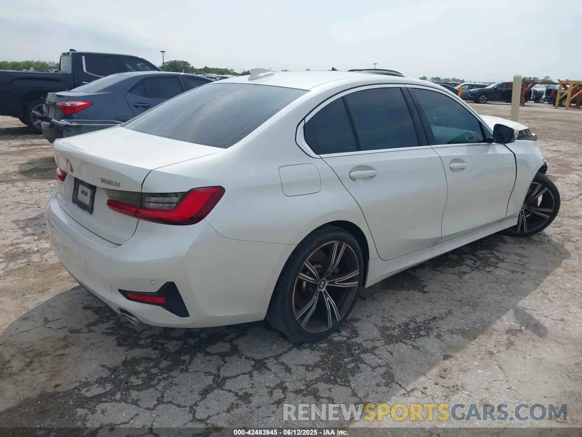 4 Photograph of a damaged car 3MW5R1J09M8C08399 BMW 330I 2021
