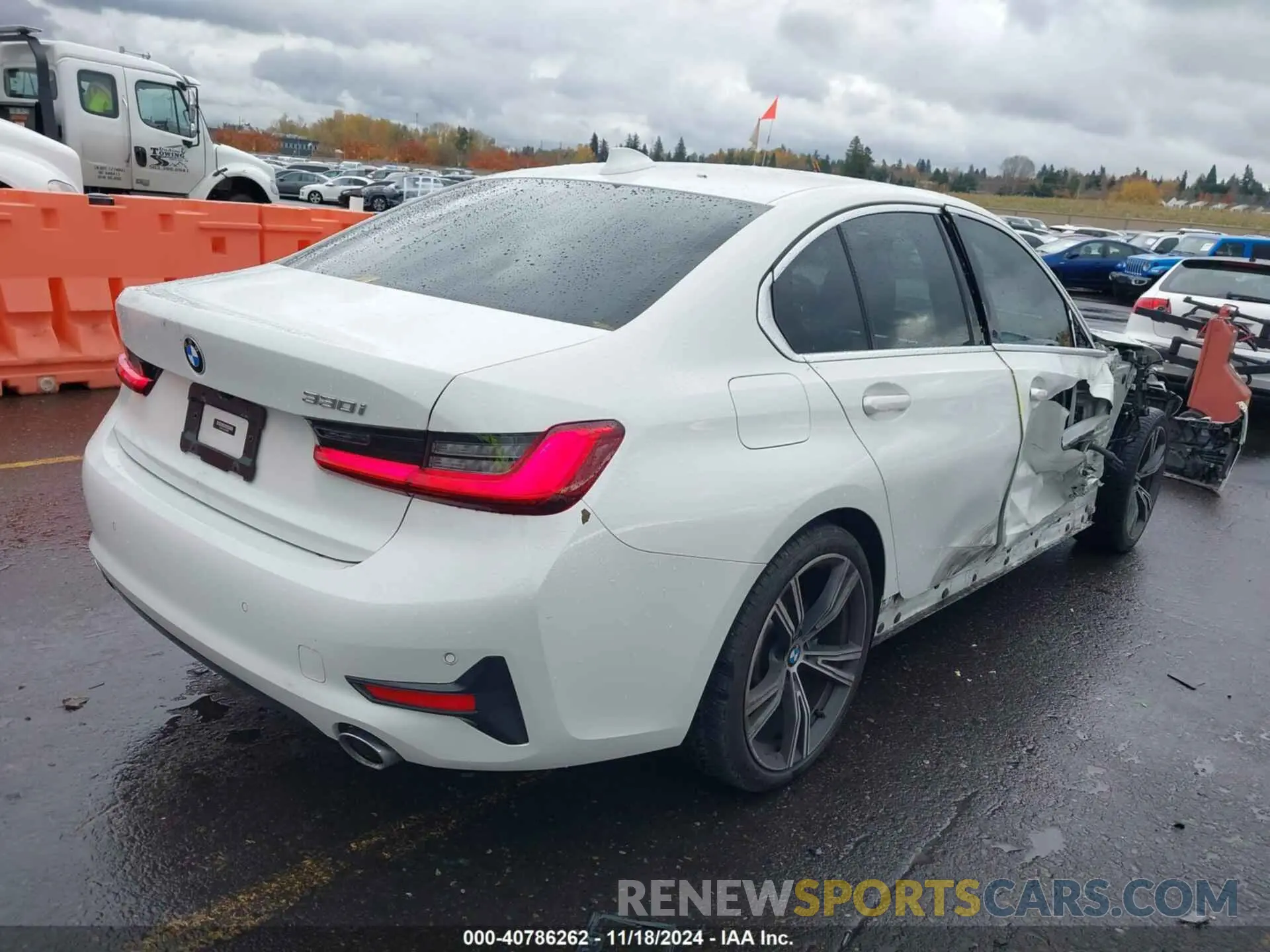 4 Photograph of a damaged car 3MW5R1J09M8C08421 BMW 330I 2021