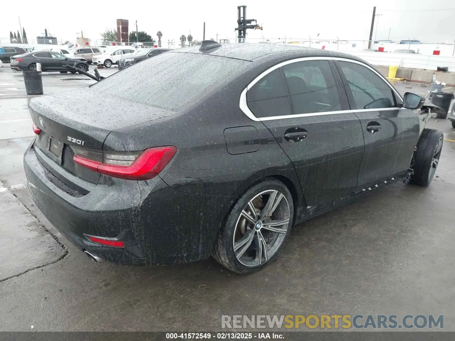 4 Photograph of a damaged car 3MW5R1J0XM8C18729 BMW 330I 2021