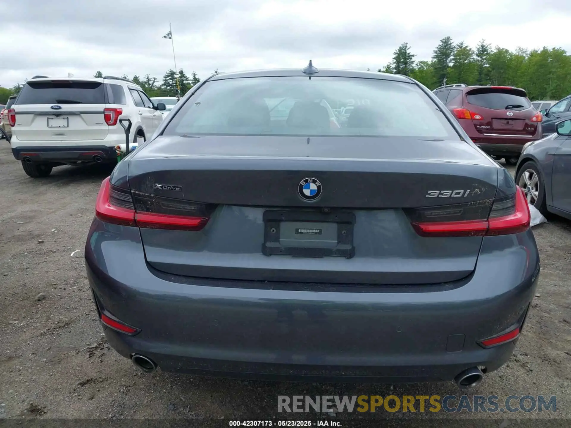 16 Photograph of a damaged car 3MW5R7J01M8B94131 BMW 330I 2021