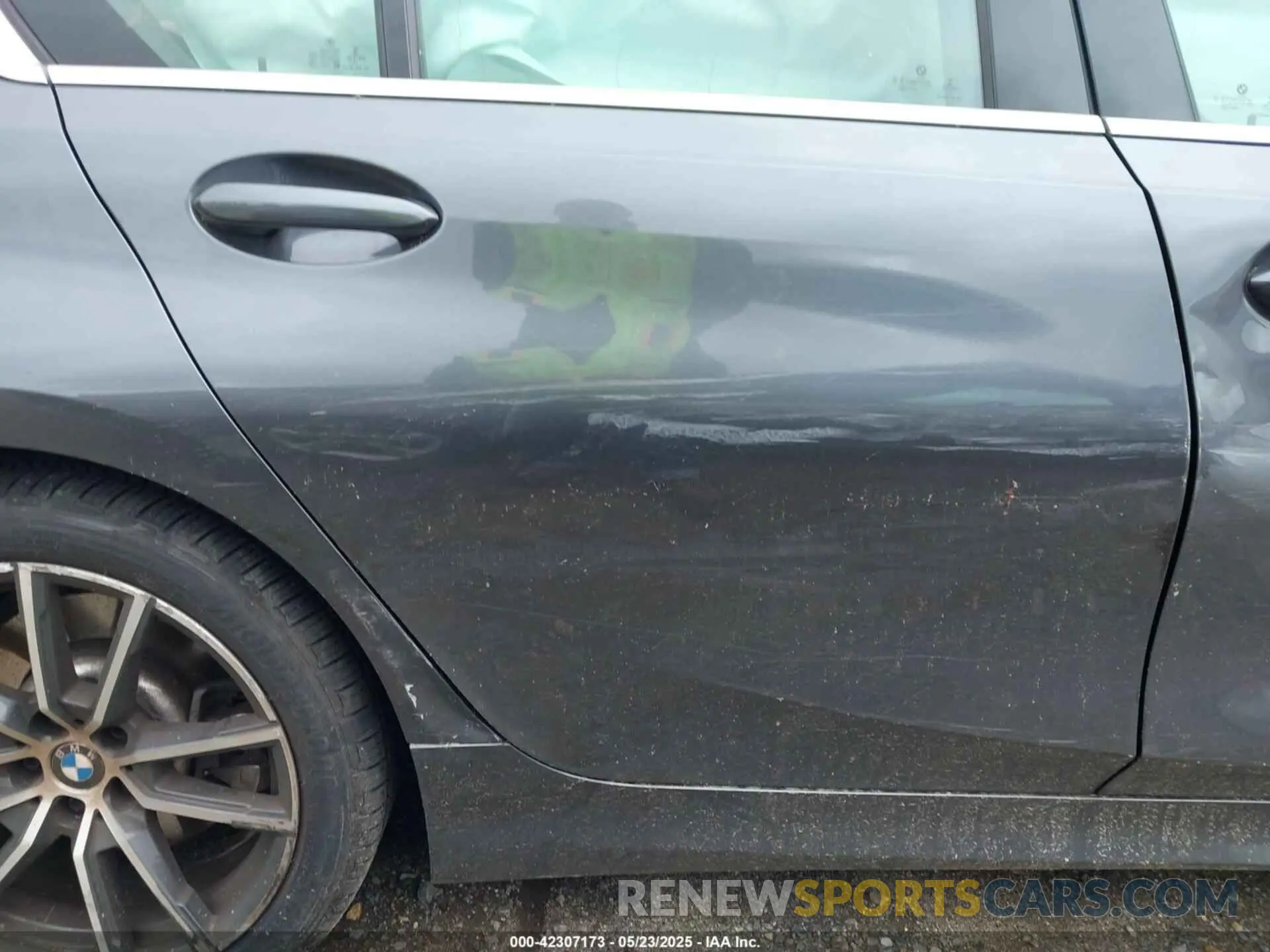 19 Photograph of a damaged car 3MW5R7J01M8B94131 BMW 330I 2021