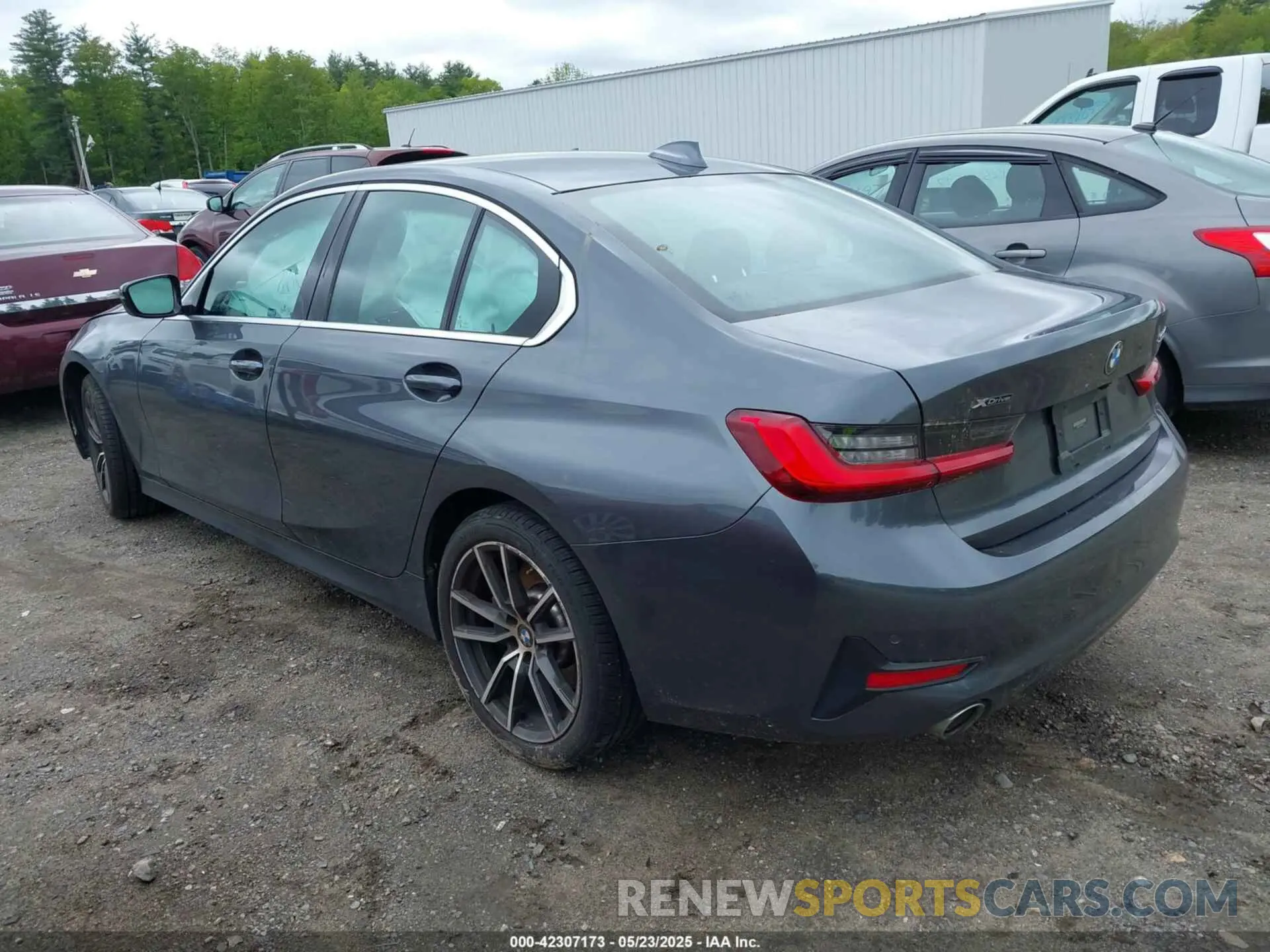 3 Photograph of a damaged car 3MW5R7J01M8B94131 BMW 330I 2021