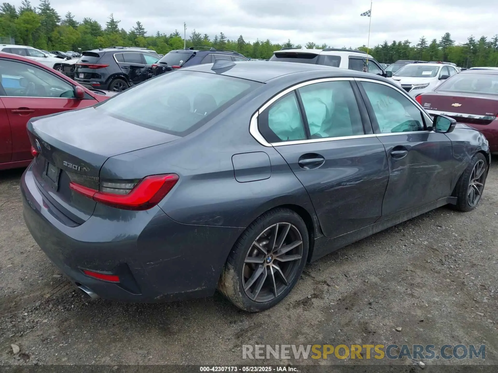 4 Photograph of a damaged car 3MW5R7J01M8B94131 BMW 330I 2021