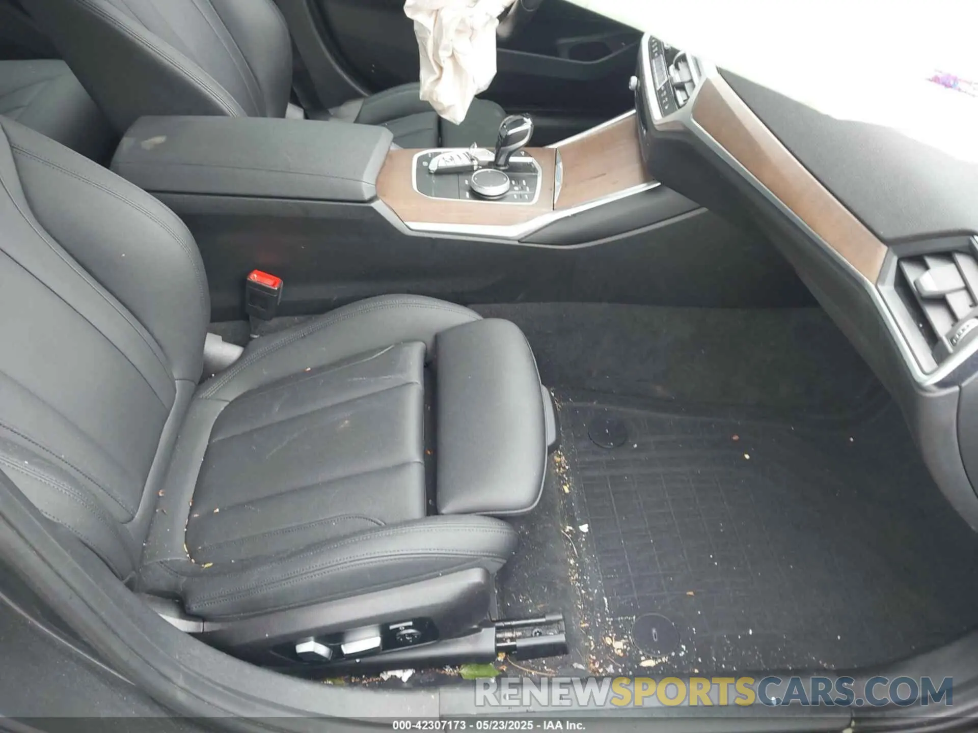 5 Photograph of a damaged car 3MW5R7J01M8B94131 BMW 330I 2021