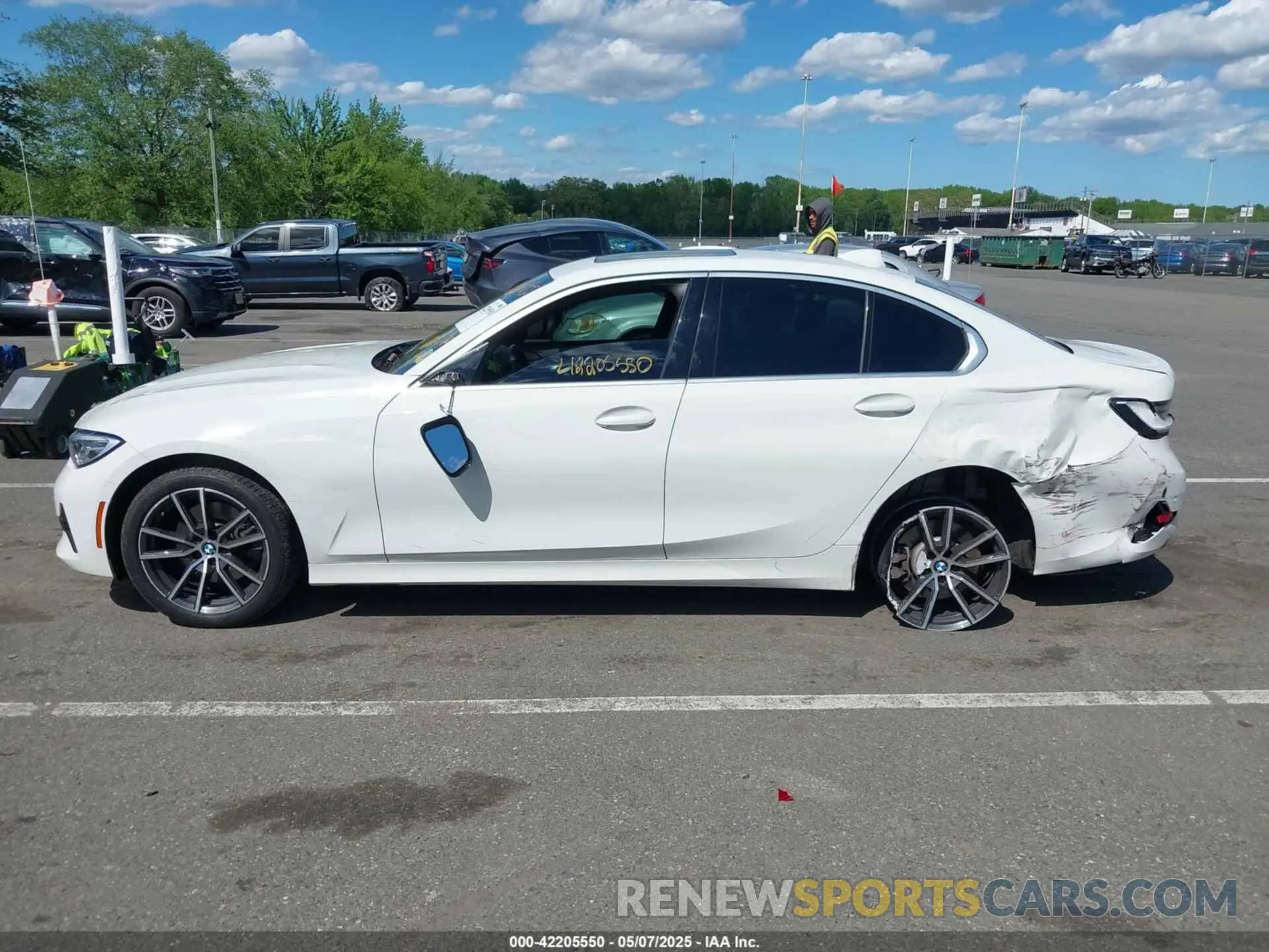 14 Photograph of a damaged car 3MW5R7J02M8B52034 BMW 330I 2021