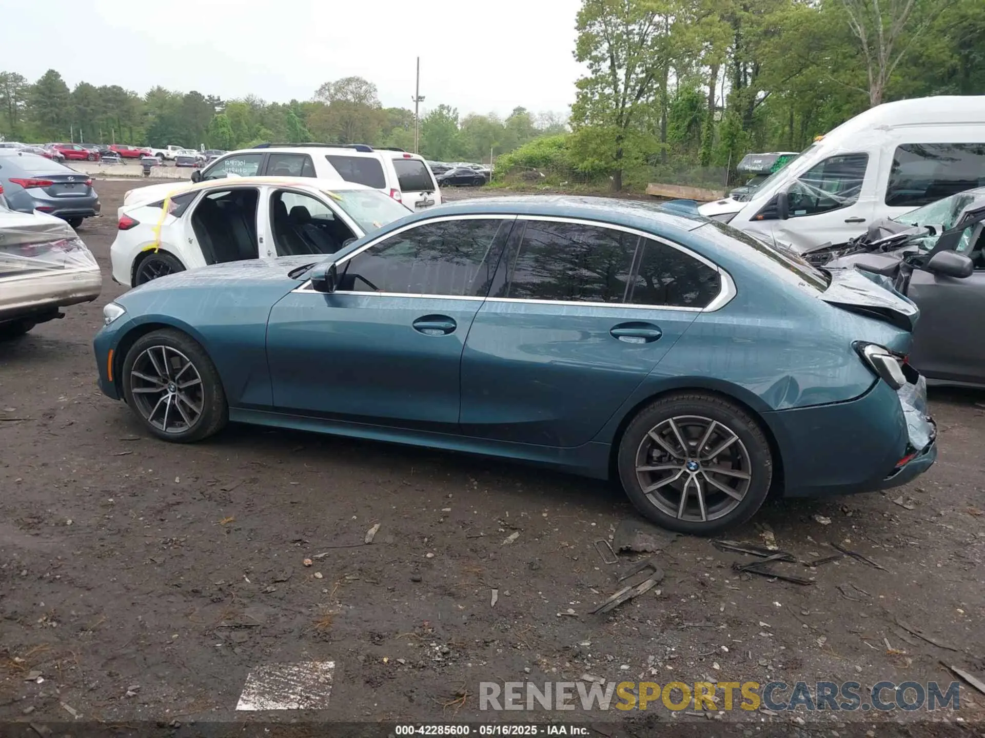 14 Photograph of a damaged car 3MW5R7J02M8B84918 BMW 330I 2021