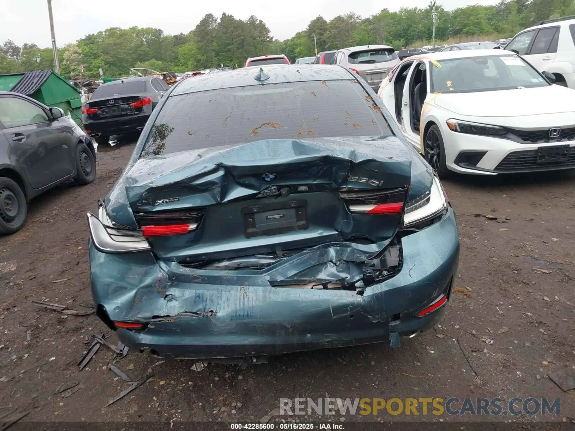 16 Photograph of a damaged car 3MW5R7J02M8B84918 BMW 330I 2021