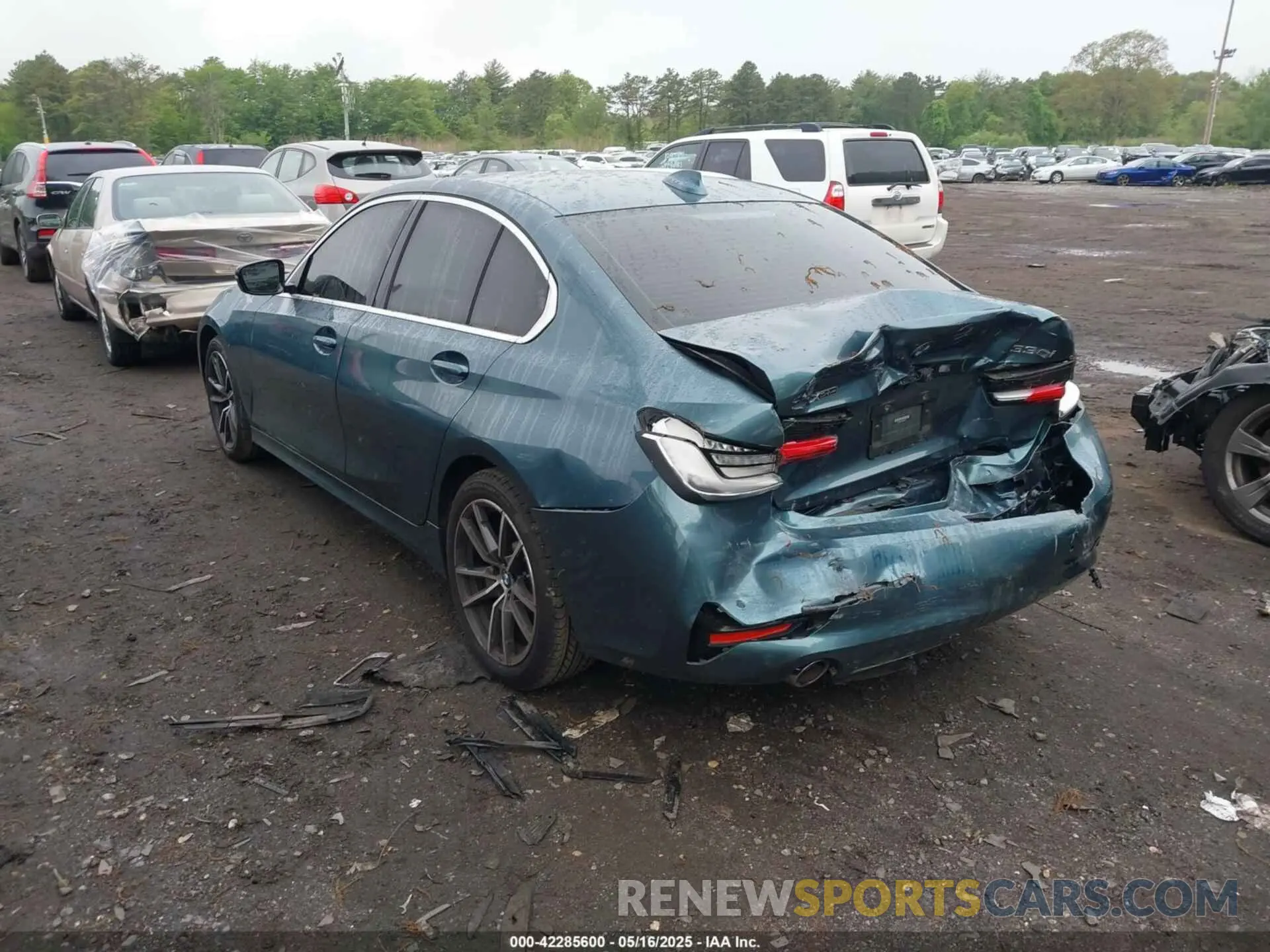 3 Photograph of a damaged car 3MW5R7J02M8B84918 BMW 330I 2021
