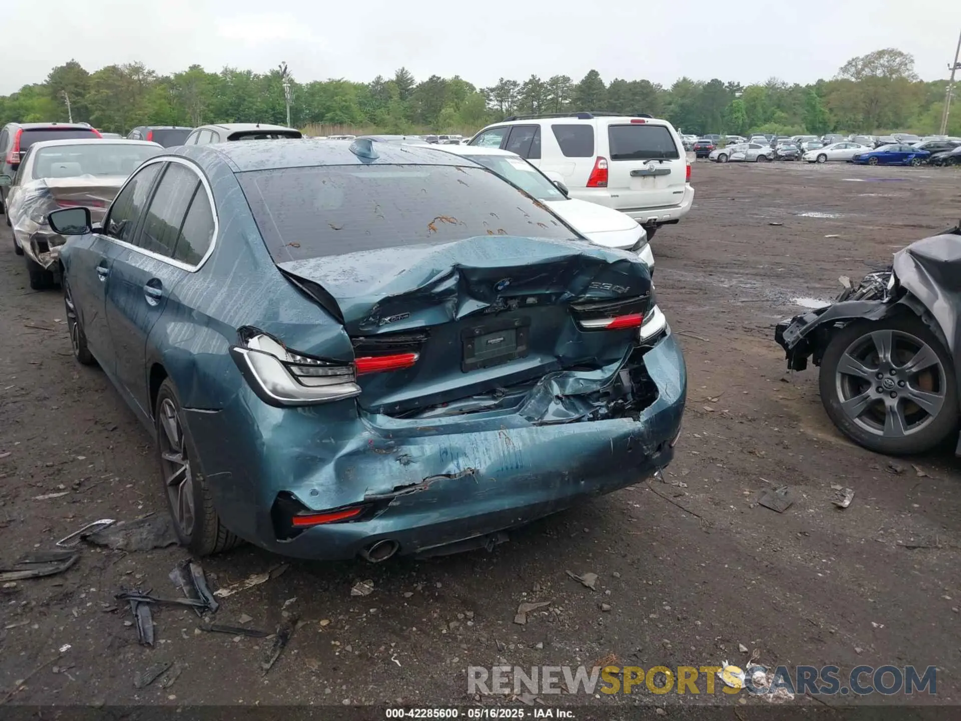 6 Photograph of a damaged car 3MW5R7J02M8B84918 BMW 330I 2021