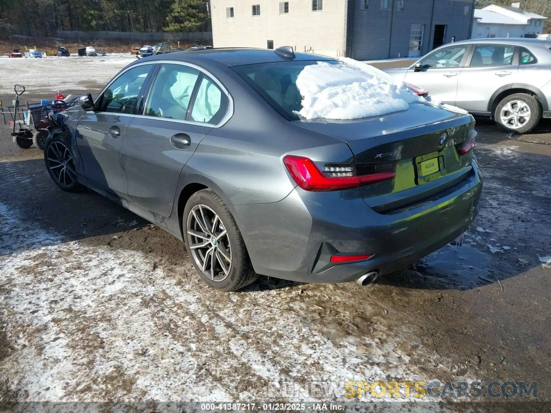 3 Photograph of a damaged car 3MW5R7J02M8C21224 BMW 330I 2021