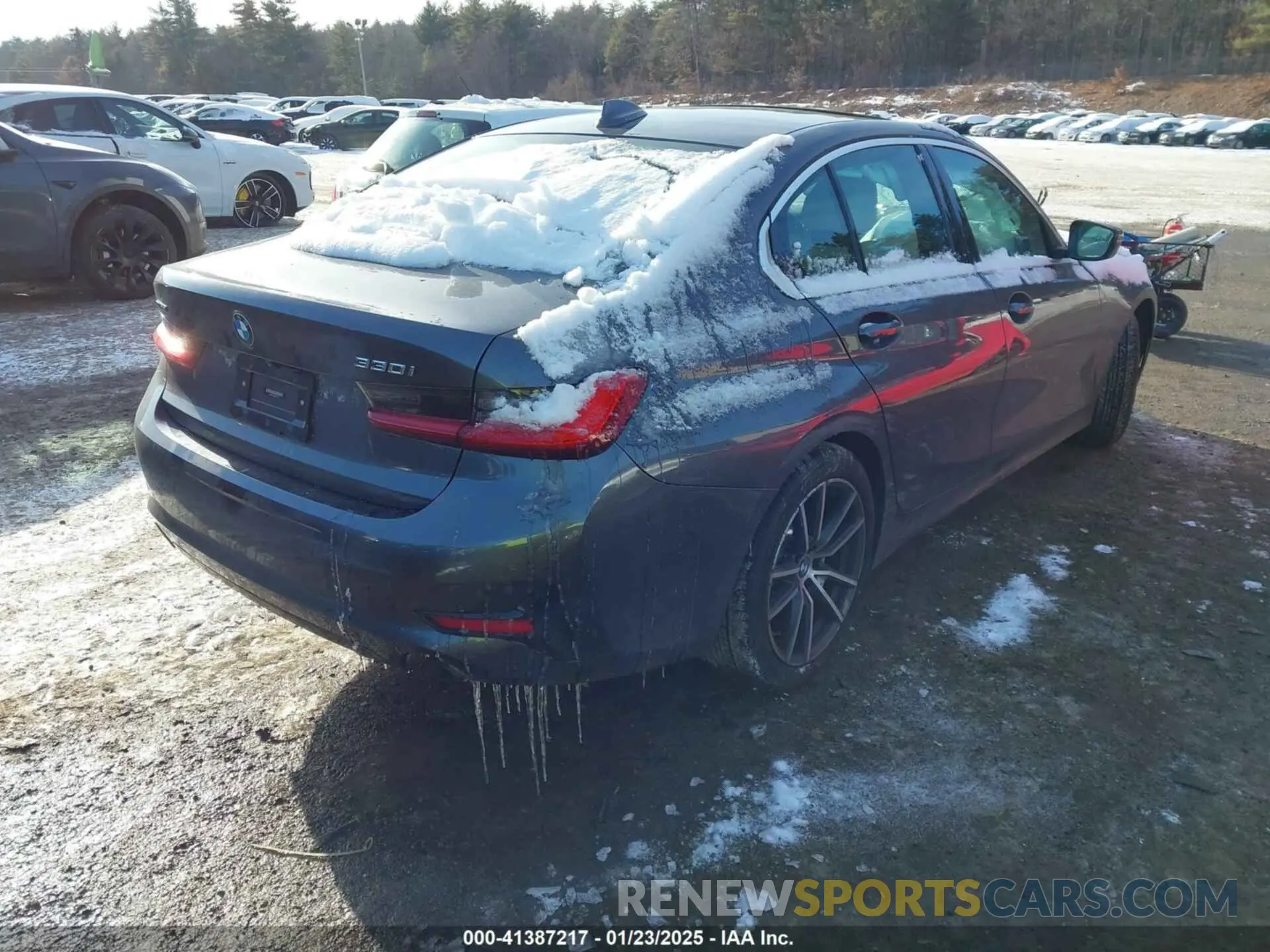 4 Photograph of a damaged car 3MW5R7J02M8C21224 BMW 330I 2021