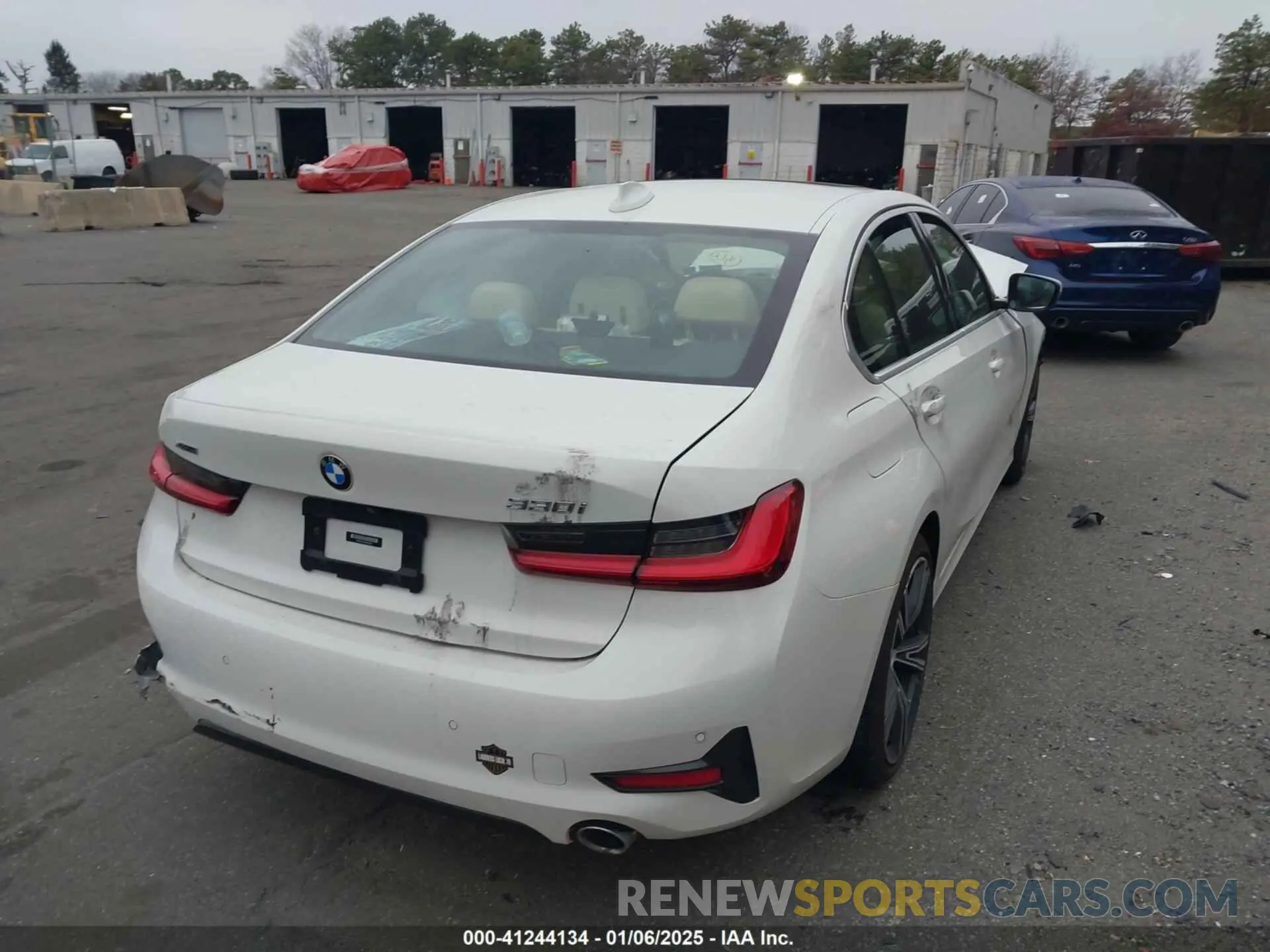4 Photograph of a damaged car 3MW5R7J03M8B65004 BMW 330I 2021