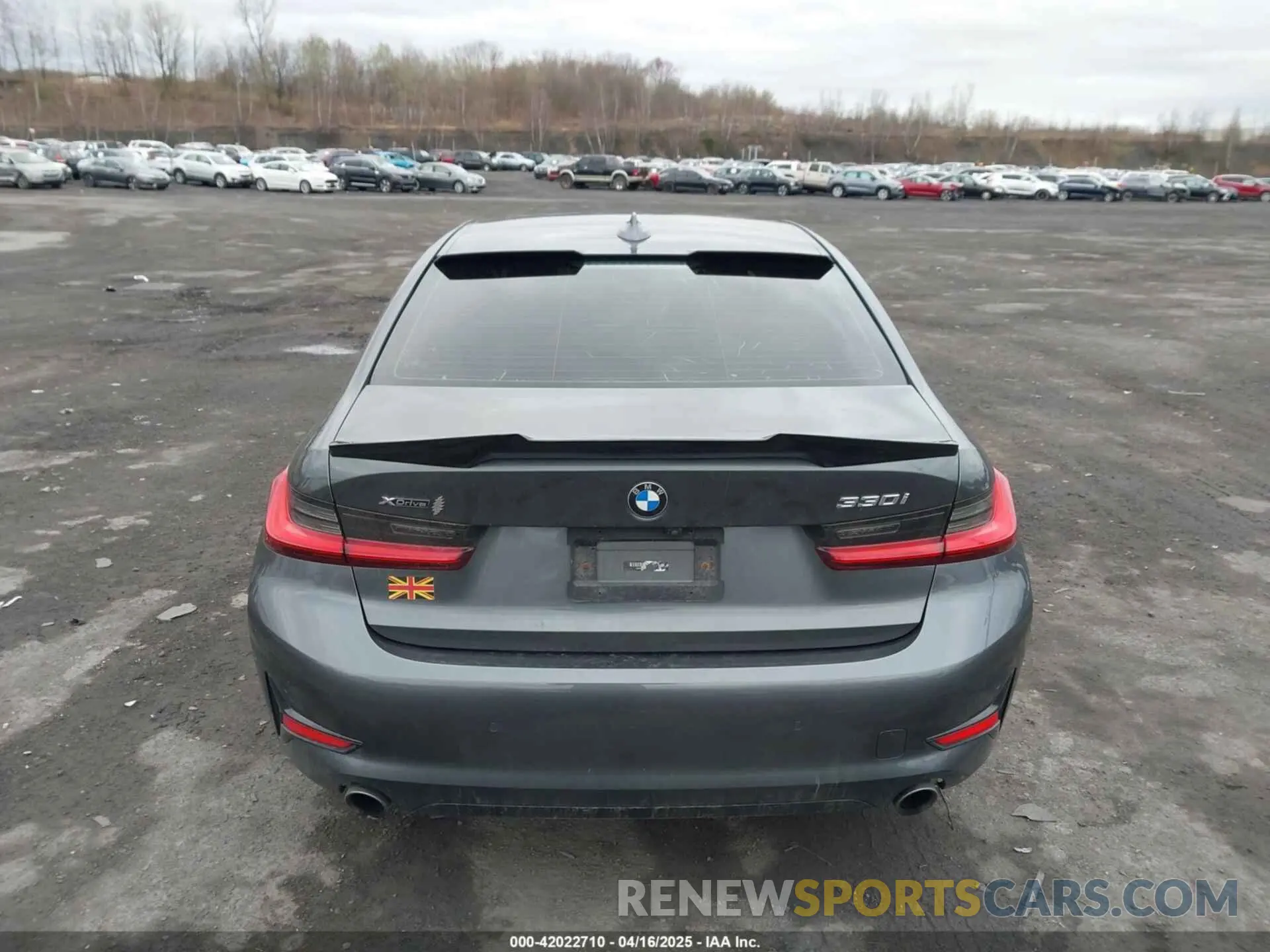 16 Photograph of a damaged car 3MW5R7J03M8B73085 BMW 330I 2021