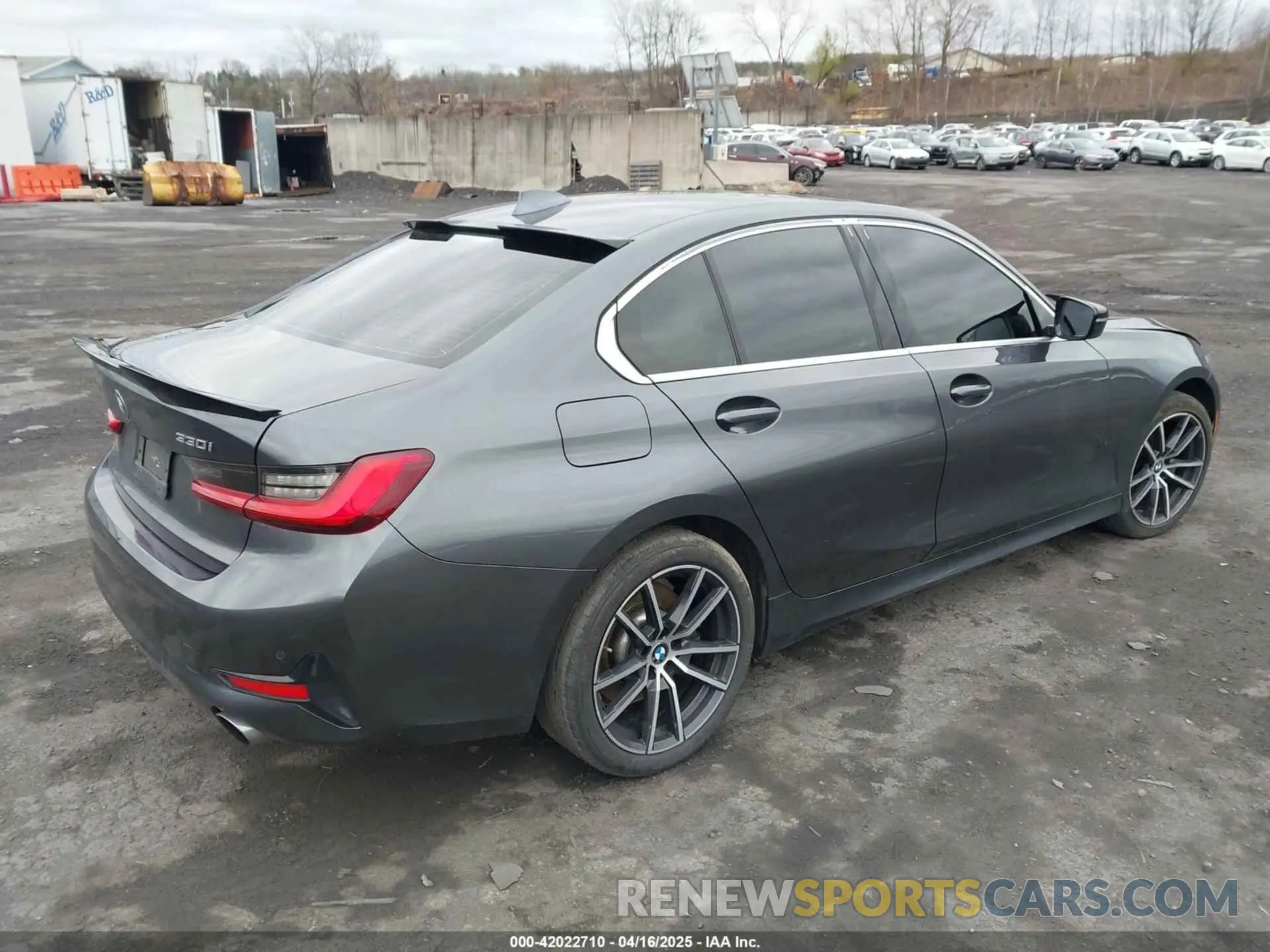 4 Photograph of a damaged car 3MW5R7J03M8B73085 BMW 330I 2021