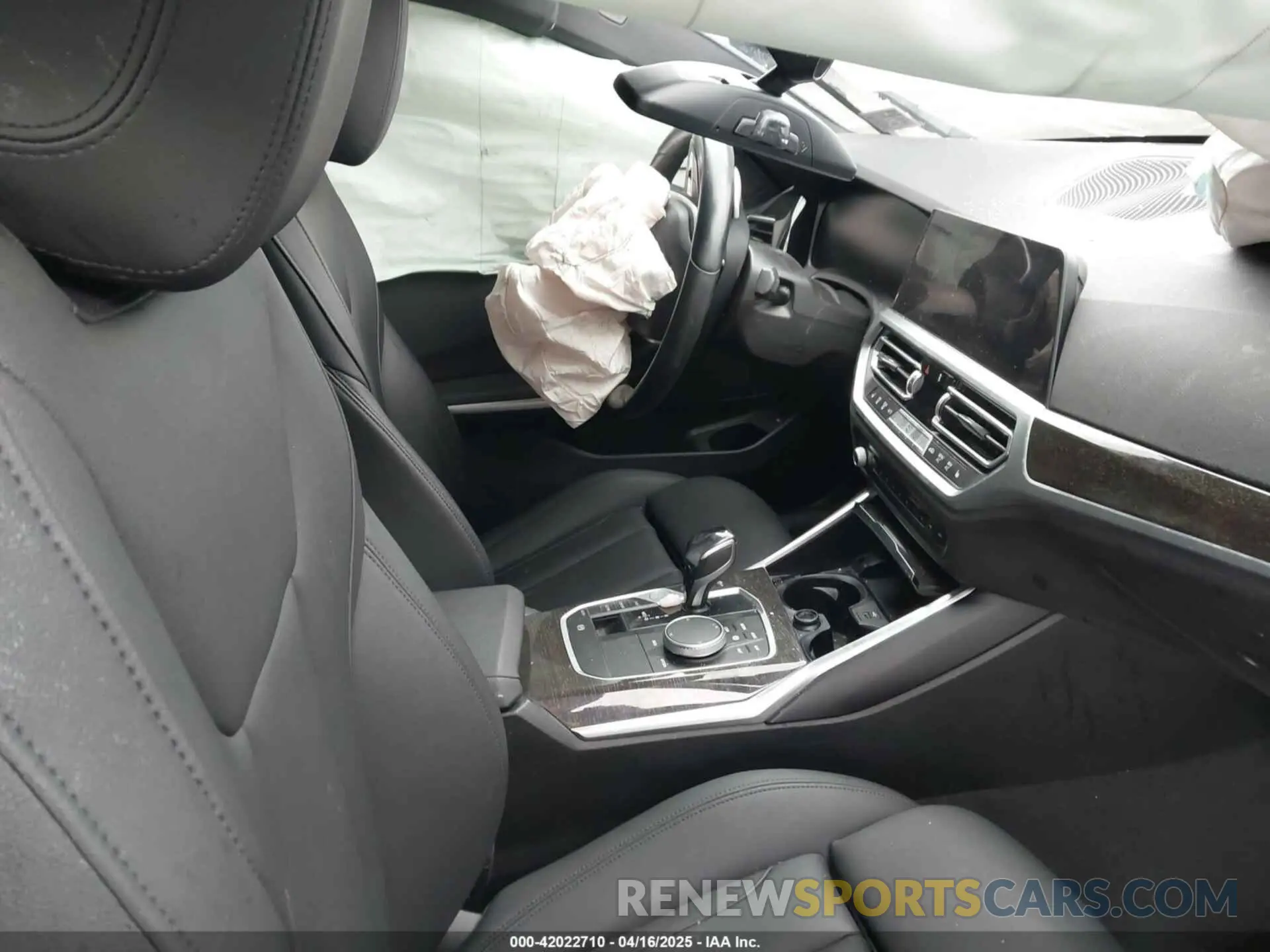 5 Photograph of a damaged car 3MW5R7J03M8B73085 BMW 330I 2021