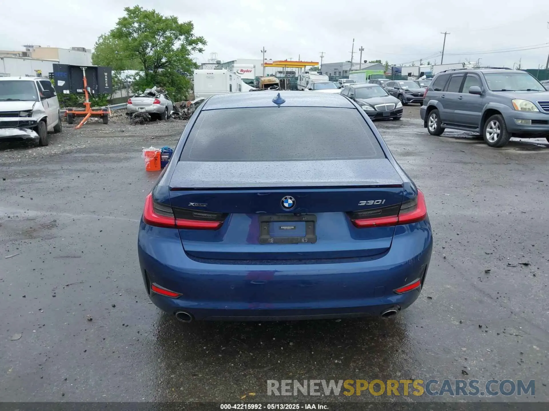 17 Photograph of a damaged car 3MW5R7J04M8B97542 BMW 330I 2021