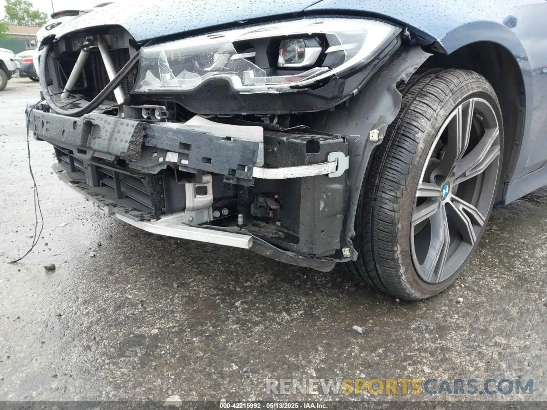 19 Photograph of a damaged car 3MW5R7J04M8B97542 BMW 330I 2021