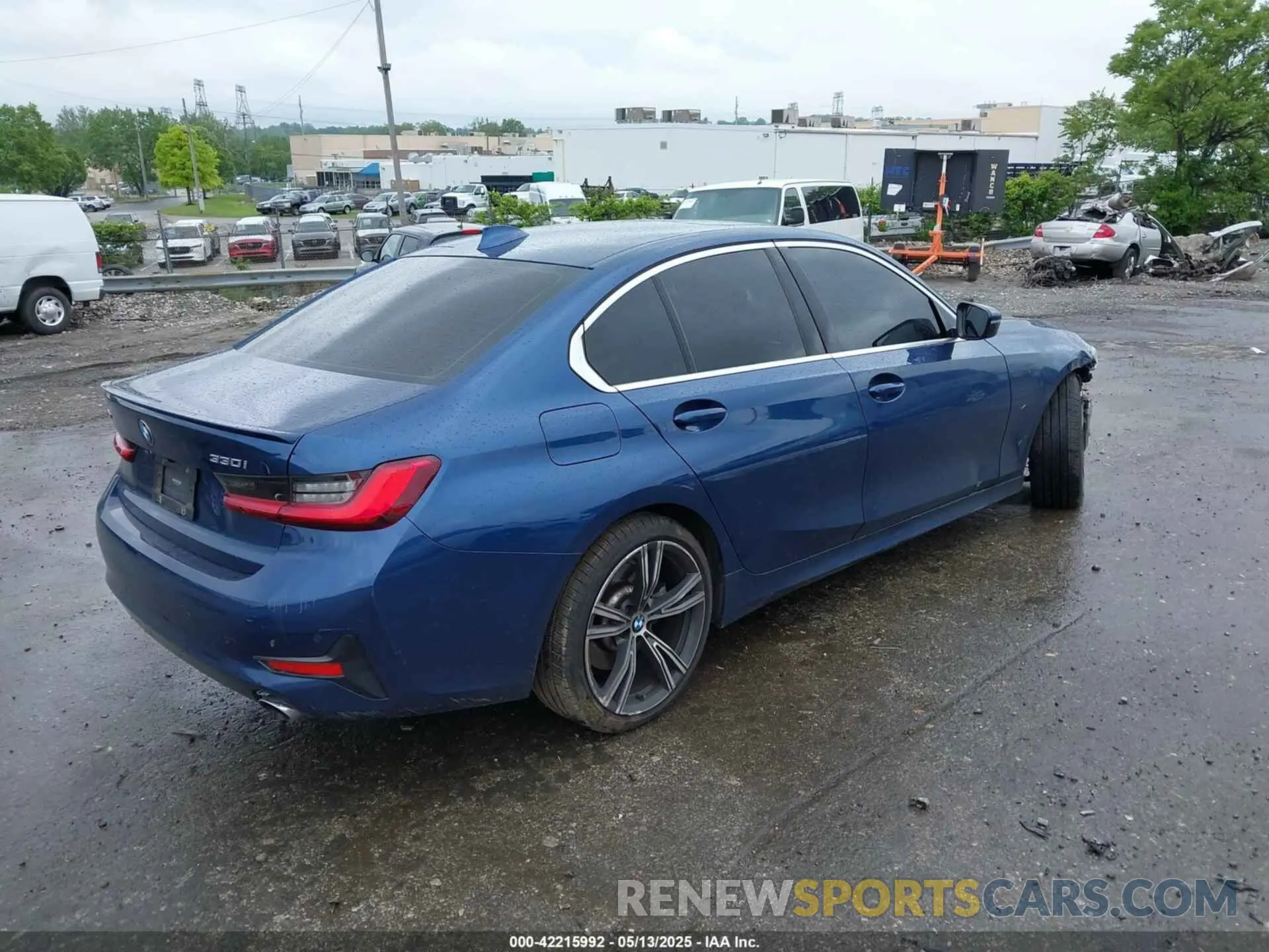 4 Photograph of a damaged car 3MW5R7J04M8B97542 BMW 330I 2021