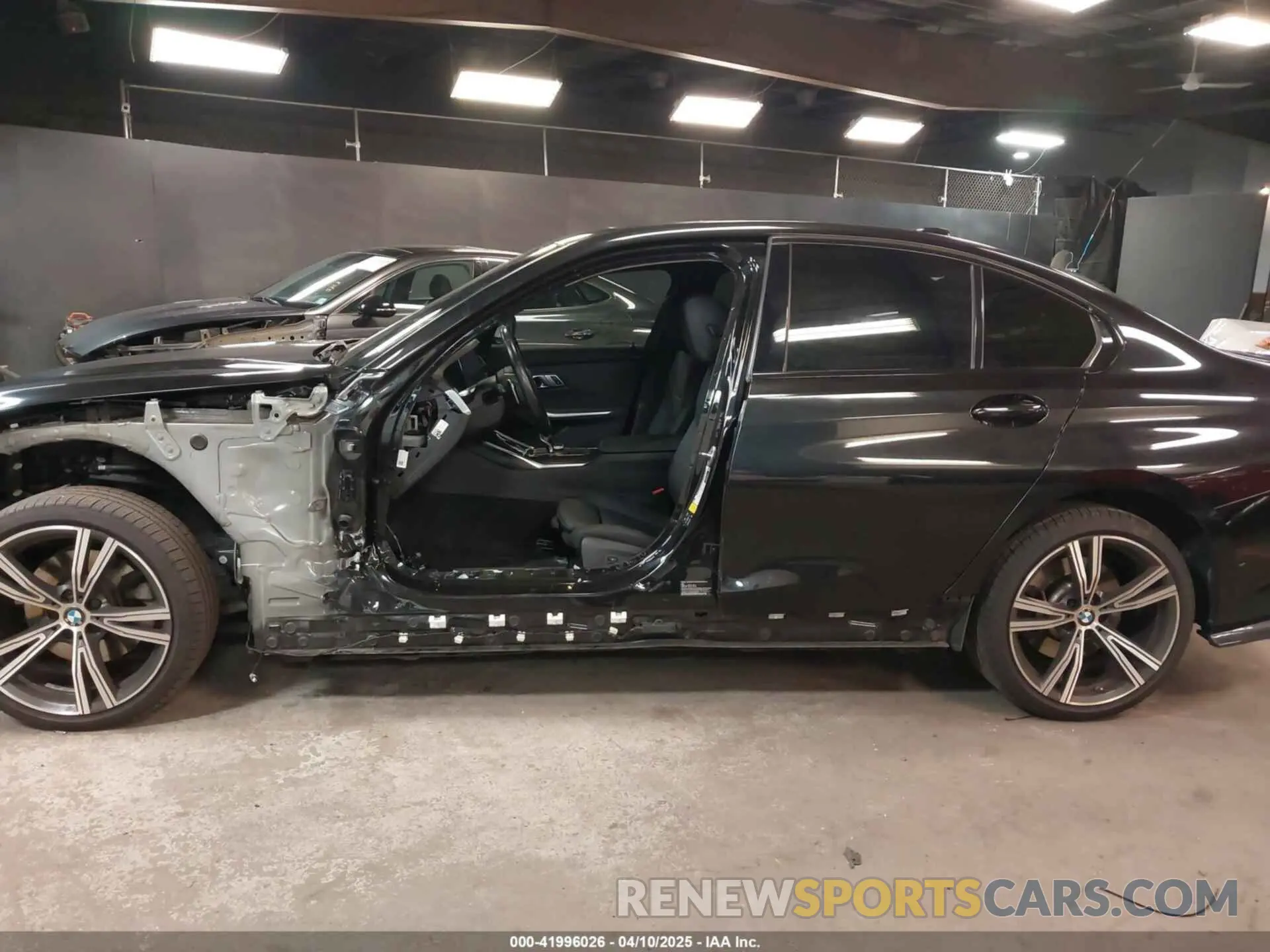 15 Photograph of a damaged car 3MW5R7J05M8B48303 BMW 330I 2021