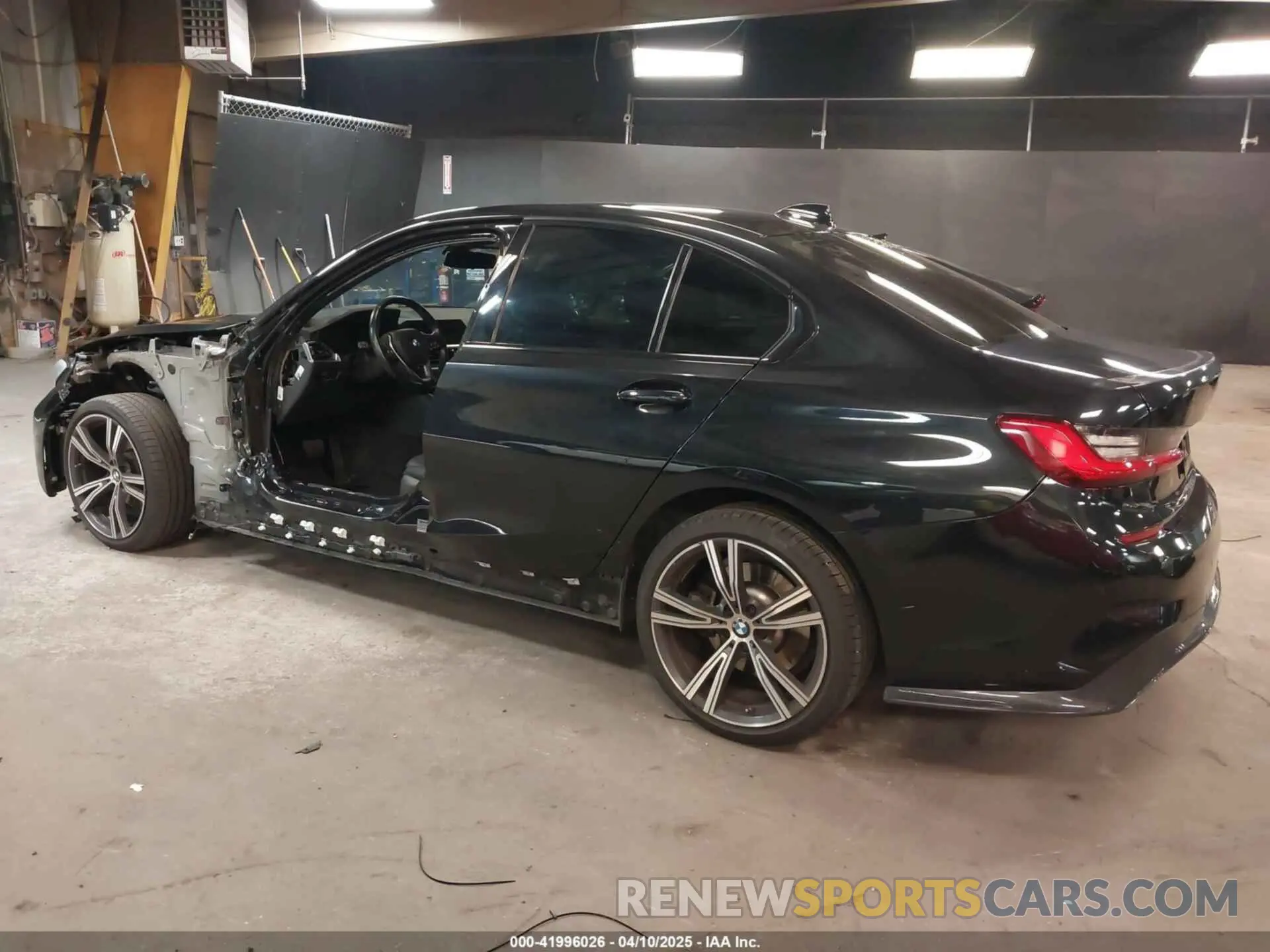 3 Photograph of a damaged car 3MW5R7J05M8B48303 BMW 330I 2021