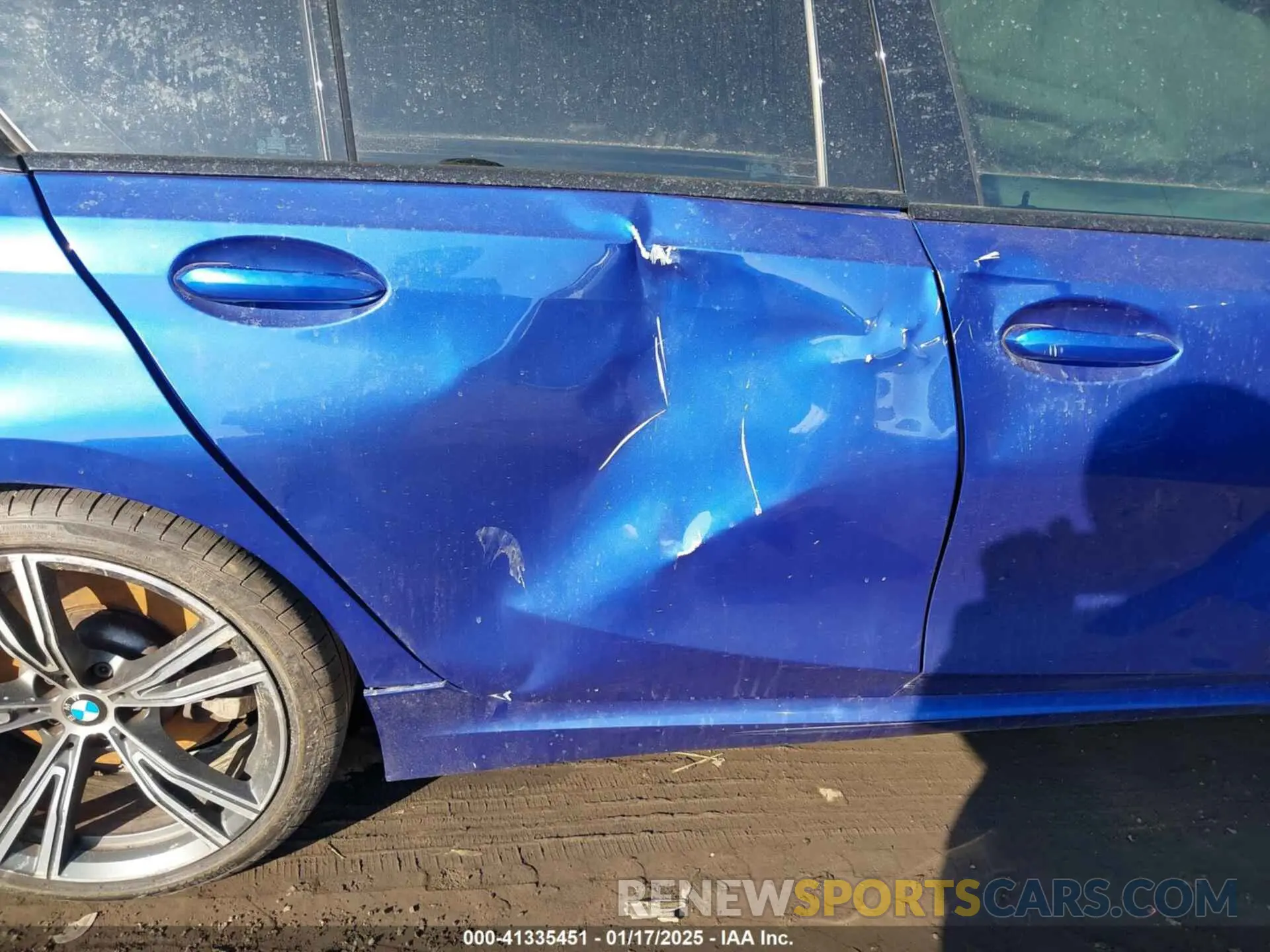 18 Photograph of a damaged car 3MW5R7J06M8C01994 BMW 330I 2021